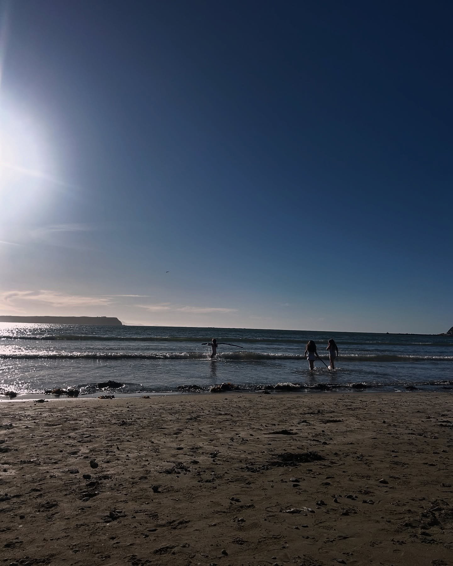 Christmas bookings 🌲🎅🏻
I&rsquo;ll be away from Dec 17th (sitting on a beach as pictured) so if you&rsquo;re in need of a refresher, you can book through my website - link in bio xx 

#beautystudio #browandlashtreatments #browsandlashes #christmasb