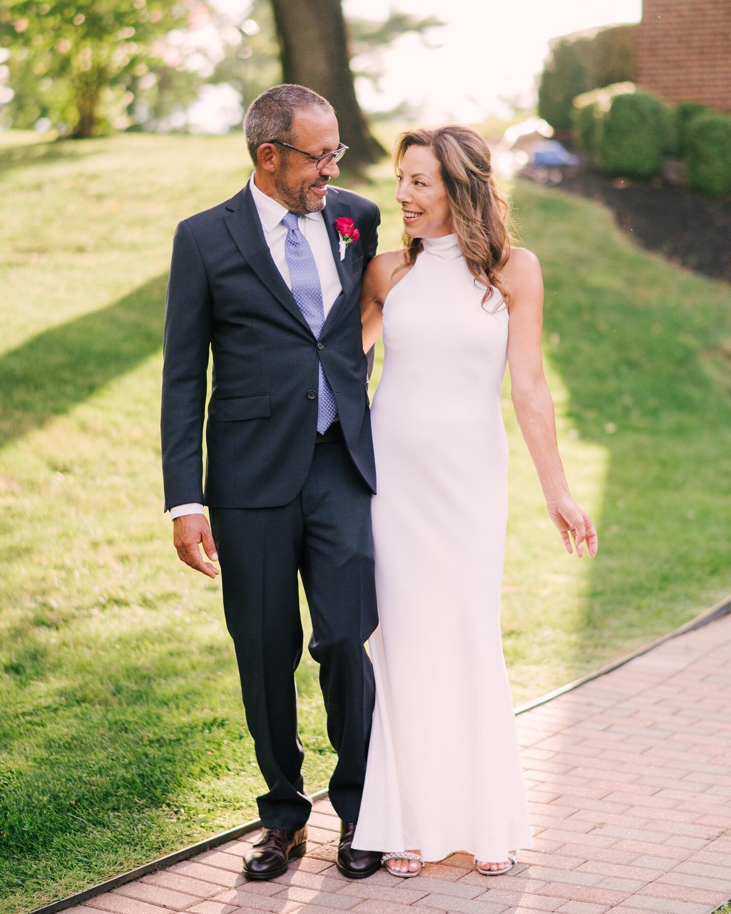 Love the playful vibes of these Jill and Joe&rsquo;s couples portraits 🥰