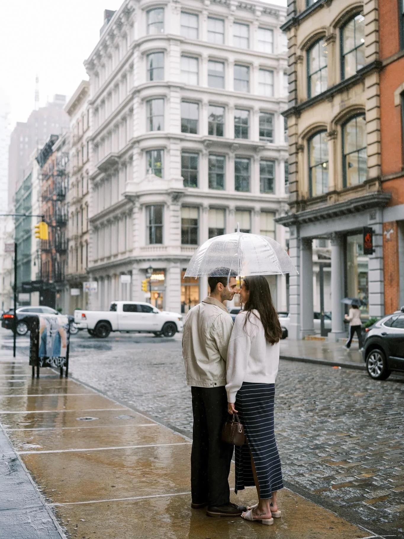 The most romantic rainy day proposal 🥹