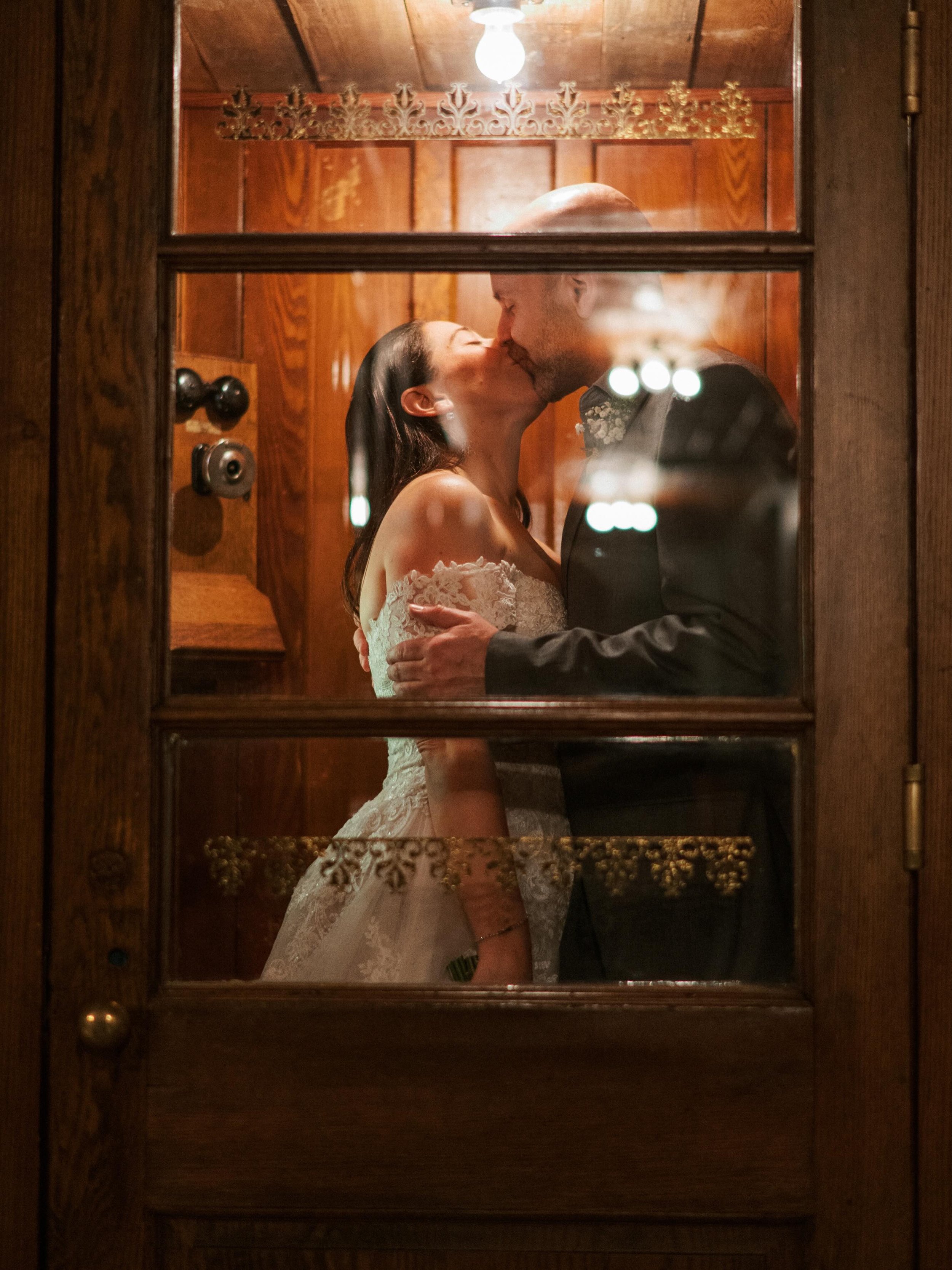 Cali and Dave&rsquo;s romantic wedding portraits at the Barrow House