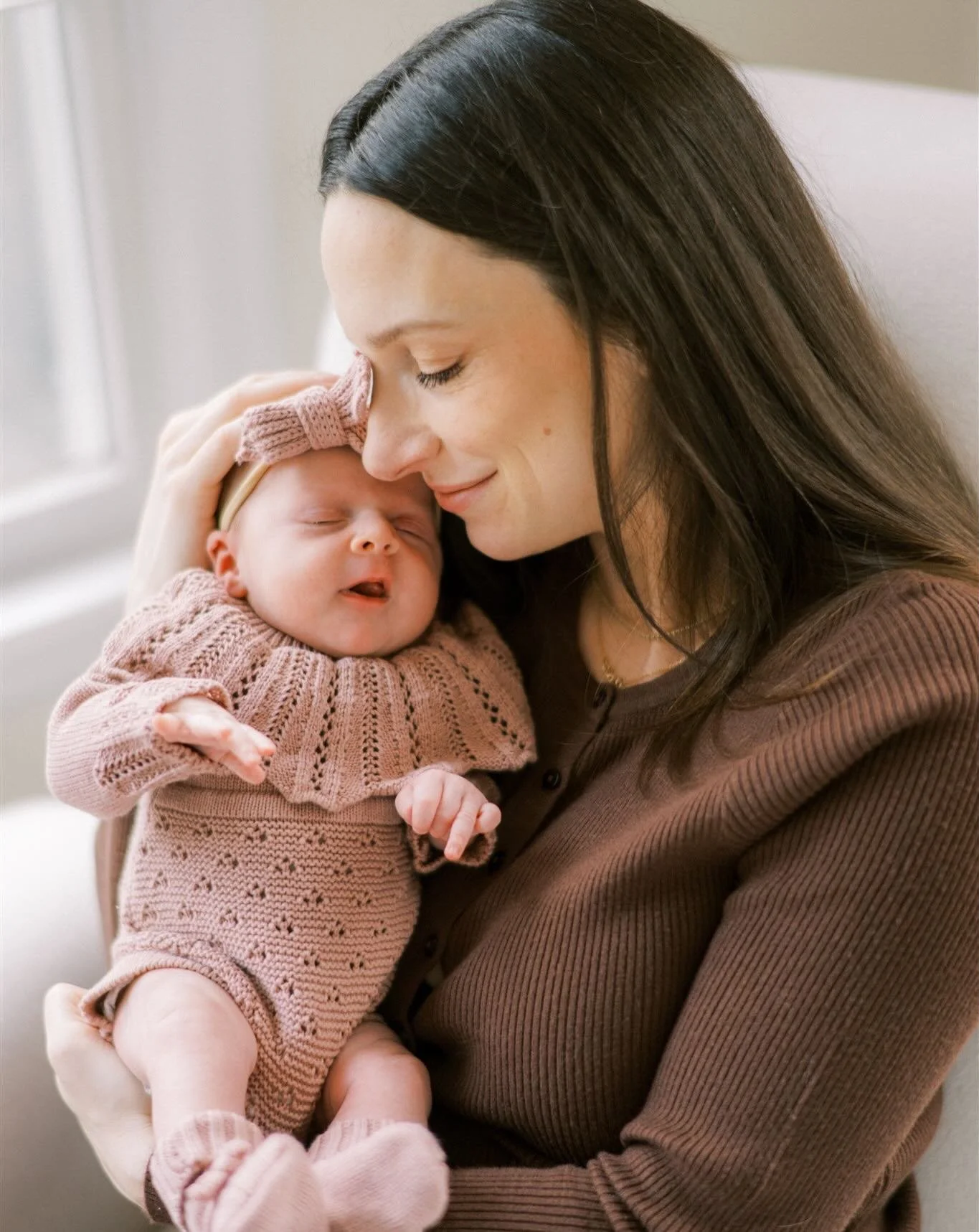 The coziest newborn moments with baby Violet 🥰