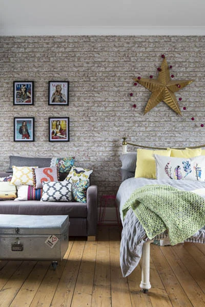 Teen girl’s bedroom (Credit Clicky McGhee’s)