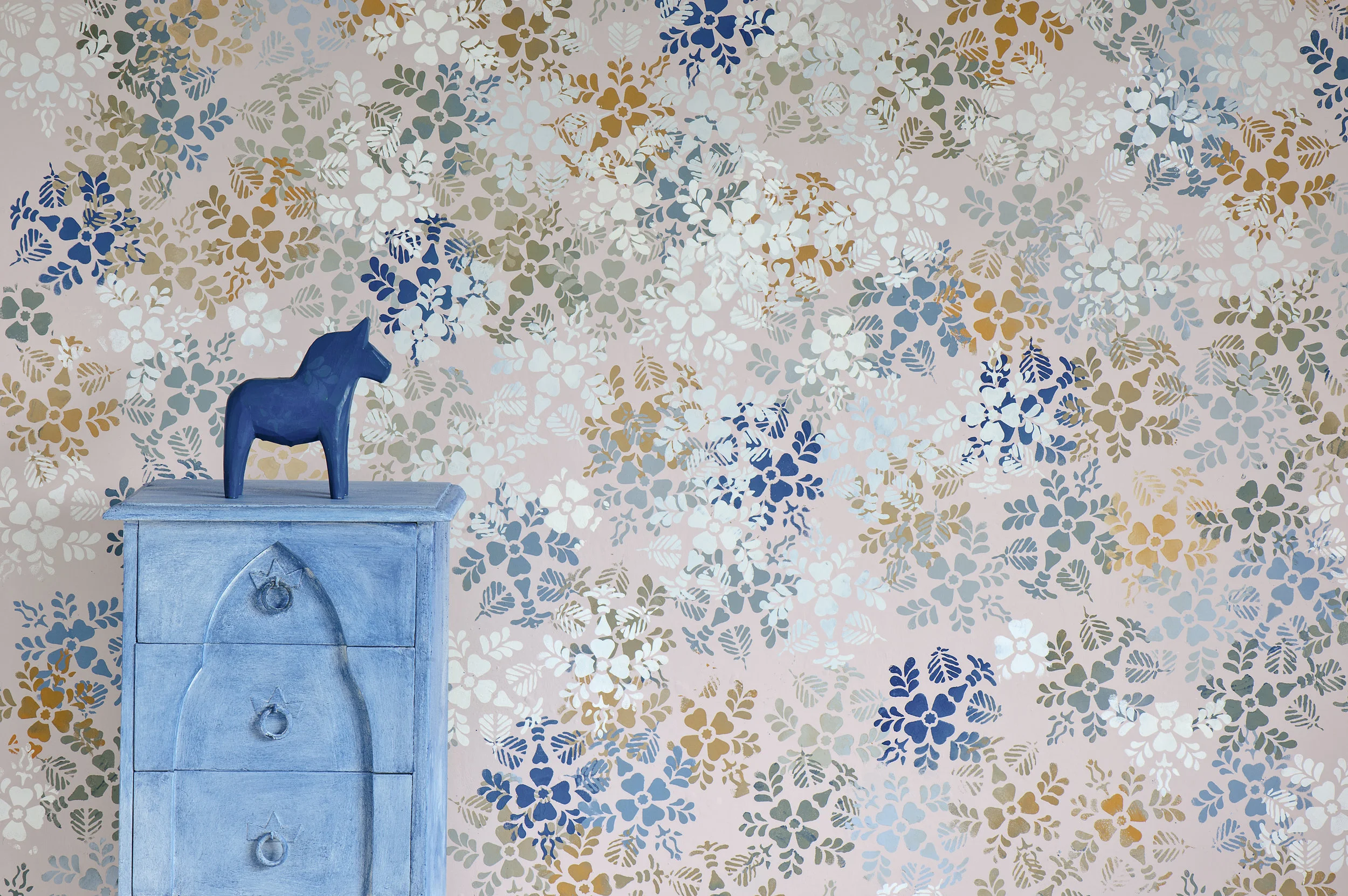 Random stencilled wall image 1 300dpi.jpg