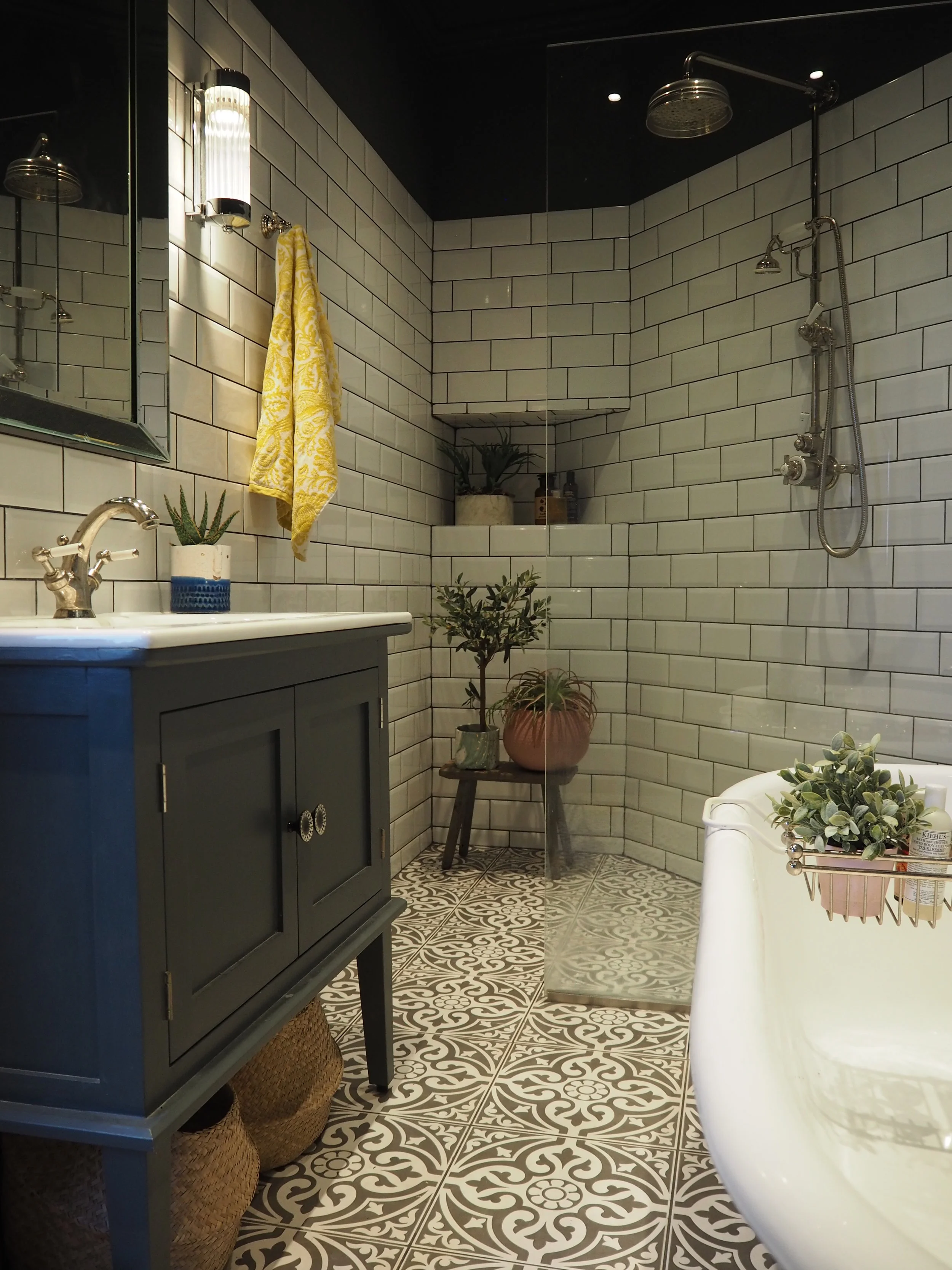 Ensuite 1.jpg