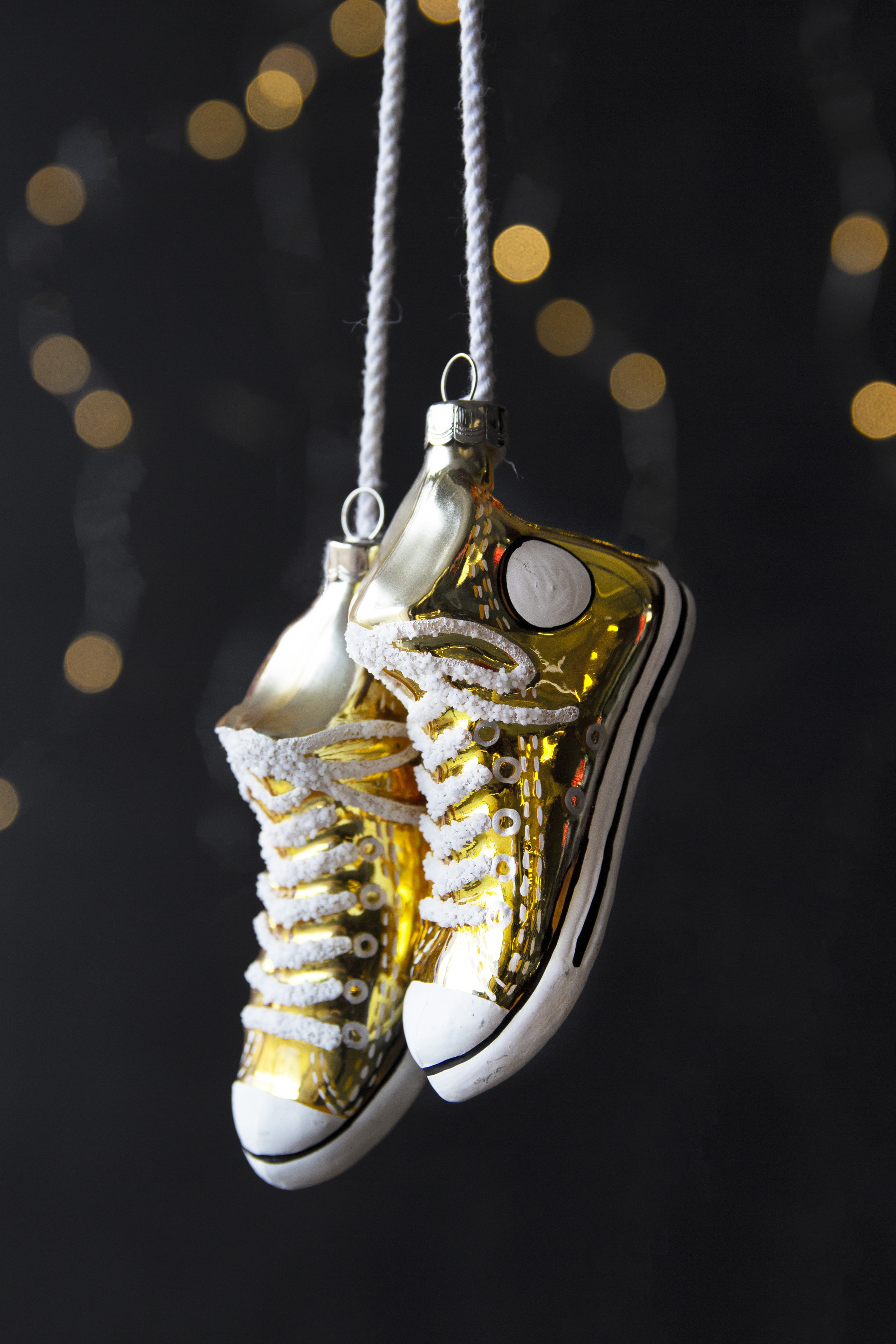 rockettstgeorge_christmas_decoration_gold_sneakers_hanging_pair_lifestyle_highres.jpg