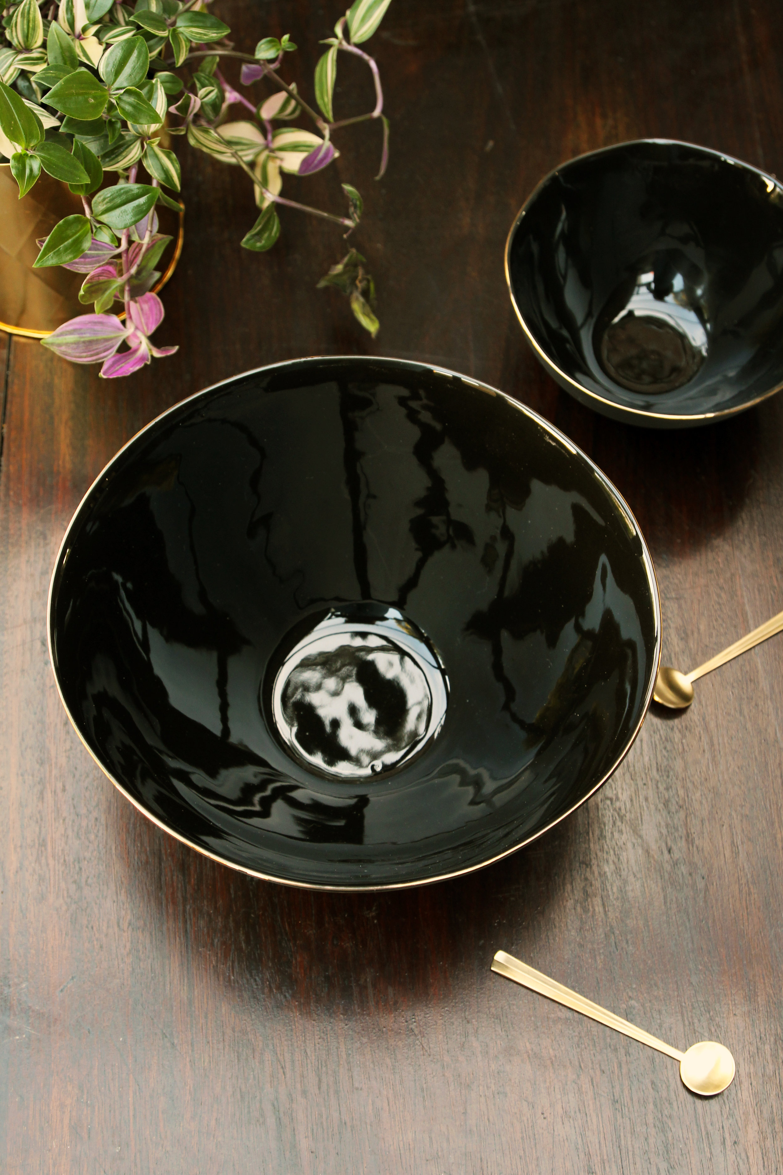 rockettstgeorge_glossy_noir_large_bowl_with_gold_rim_highres.jpg