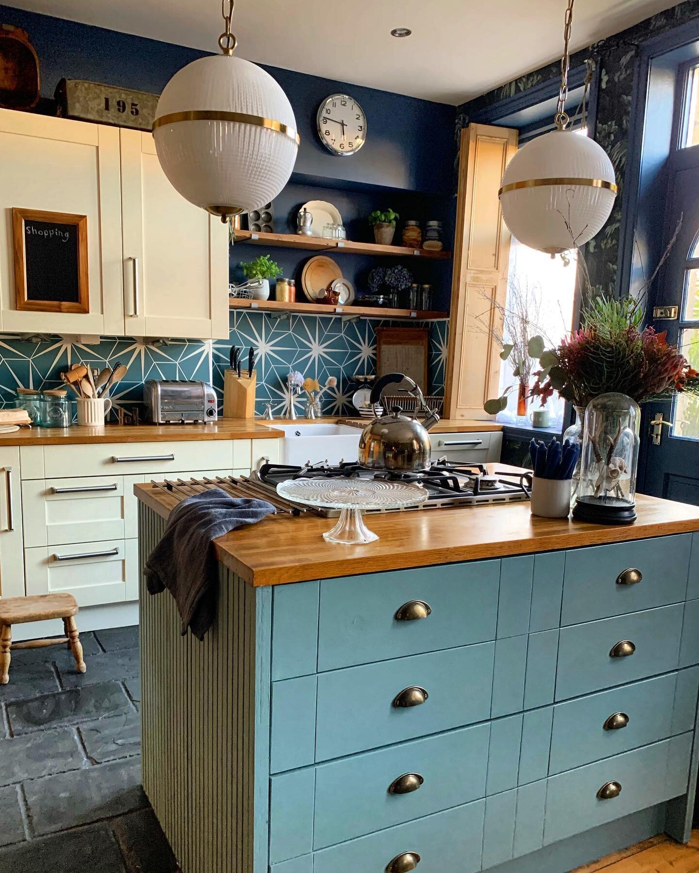 More kitchen WIP. Arrived back from Rome to these beauties by @purewhitelines above my newly revamped island unit. I think they make a huge difference. Do you like?

Only the back cabinets to paint and around 35 handles to change and I&rsquo;m done ✅