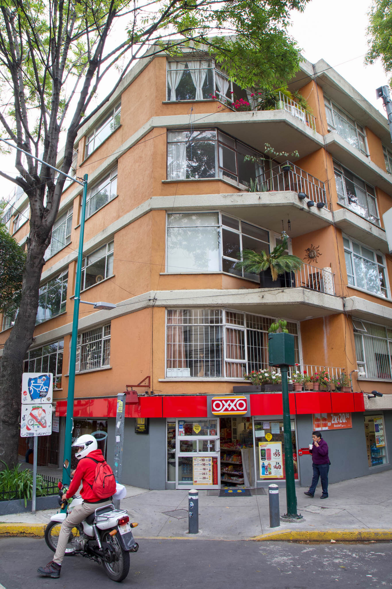 Apartment building in Roma Norte at the corner of Calle Durango &amp; Jalapa