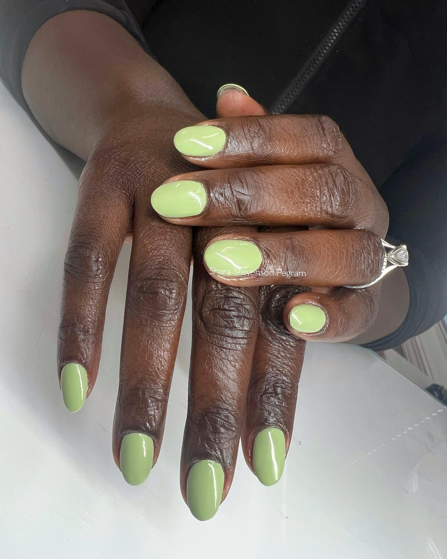 Mint🍃 Chocolate 🍫 Chip. Soft Gel/Russian Manicure. My clients usually go
3-4 weeks between appointments. It&rsquo;s a great service for ladies to want short-medium nails, and low maintenance. 
To schedule an appointment, go to:
sharastevenson.com
.