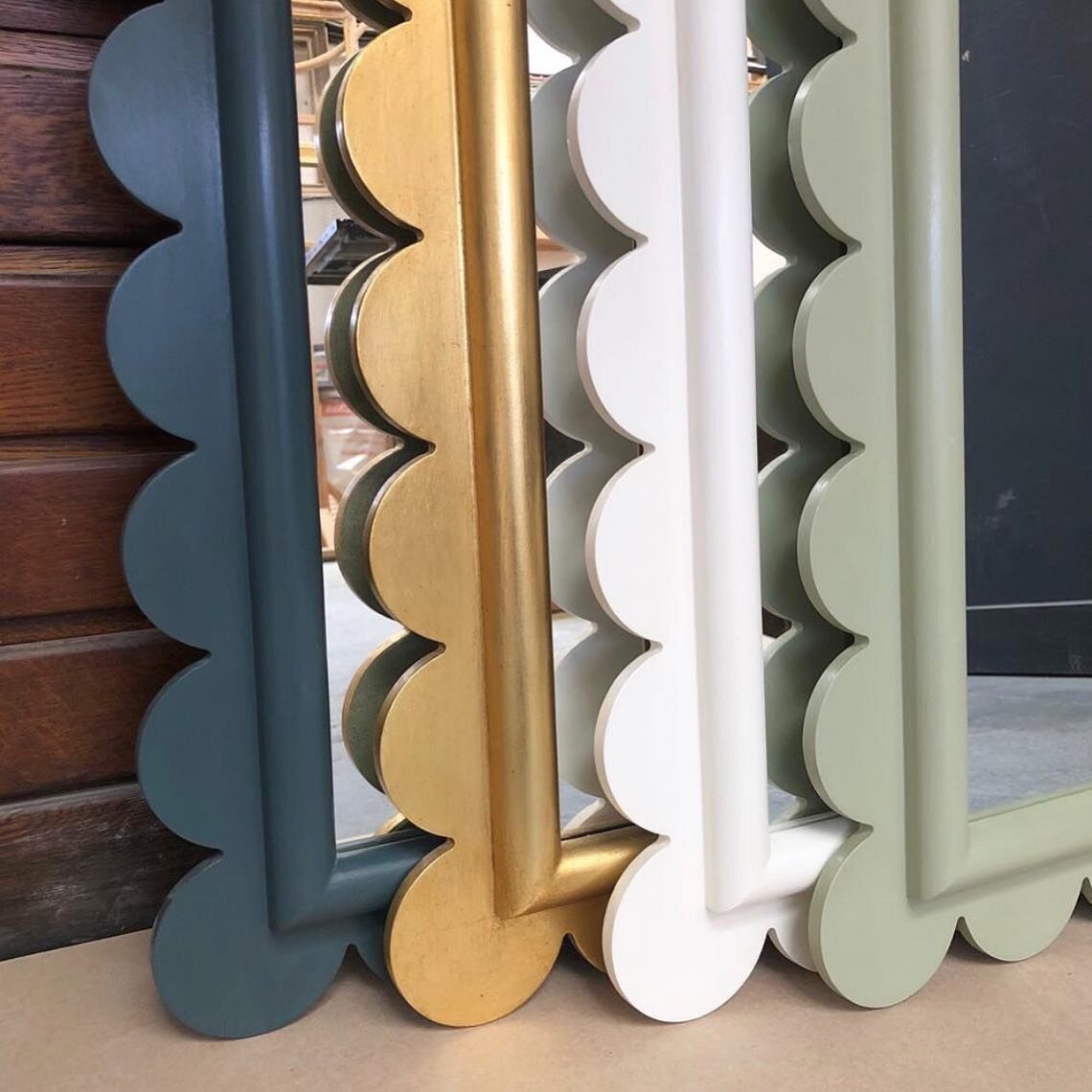 Our Architects Eggshell is a low sheen, water based eggshell, perfect for interior woodwork. Clean White looking 🤍 here on this @reidandwright mirror. 
.
Are you uncertain on which finish to use? Call us on 020 7823 7755 to ask any queries you might