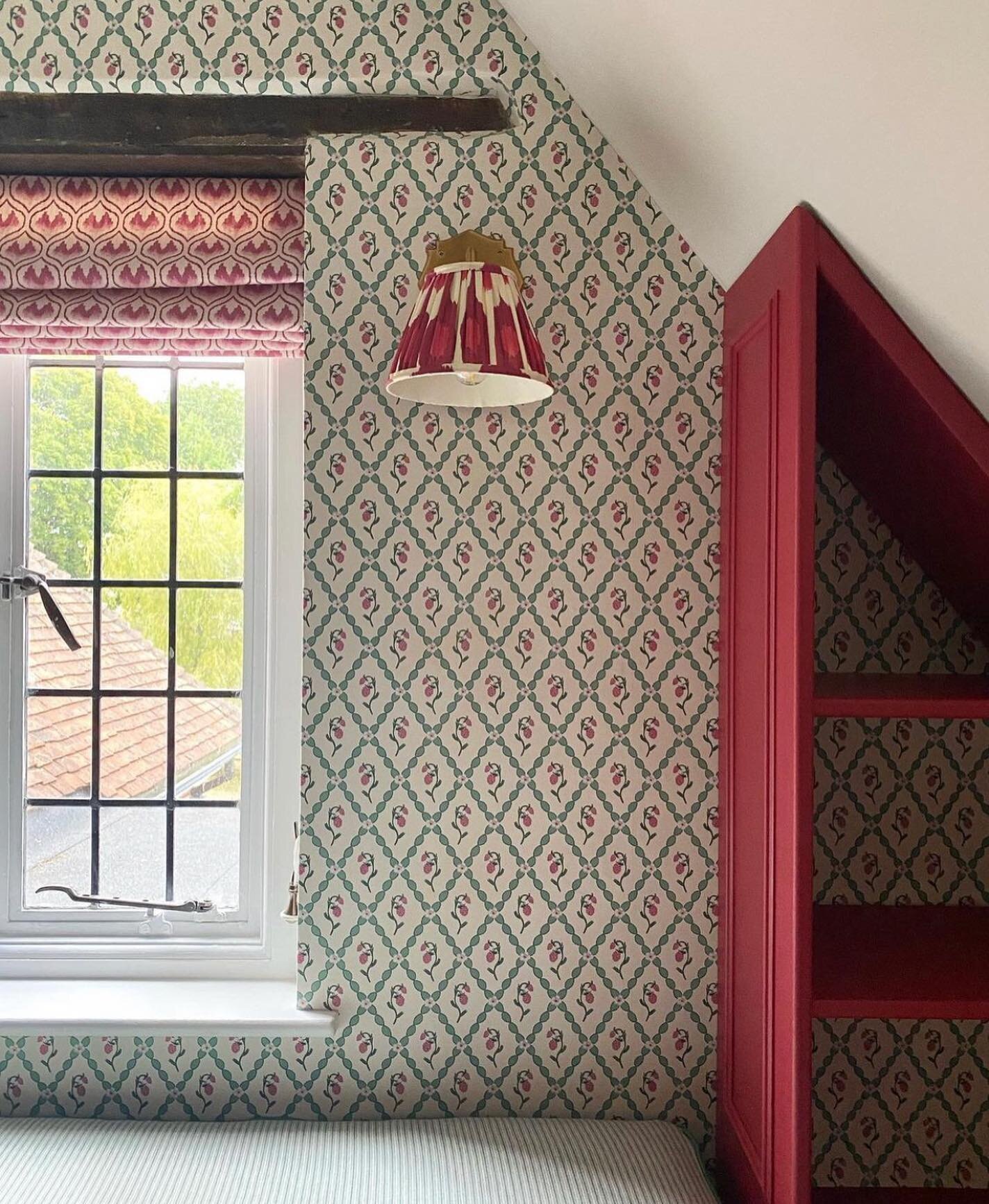 It&rsquo;s all in the details ❤️ love this by @johnstonparkeinteriors . Elizabethan Red looking fabulous alongside @barnebygates wallpaper and fabric. 
.
Do you need help with your next scheme. DM us to find out more about Colour Consultations. 
.
#p