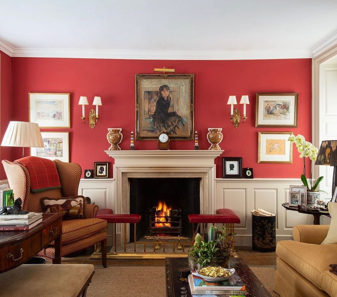 Cosy interiors are what we&rsquo;re craving right now. How inviting does Very Well Red look here by @joannawoodinteriors the perfect colour for the festive season. 
.
Do you need help picking a colour to re-decorate before Christmas? Why not pop in a
