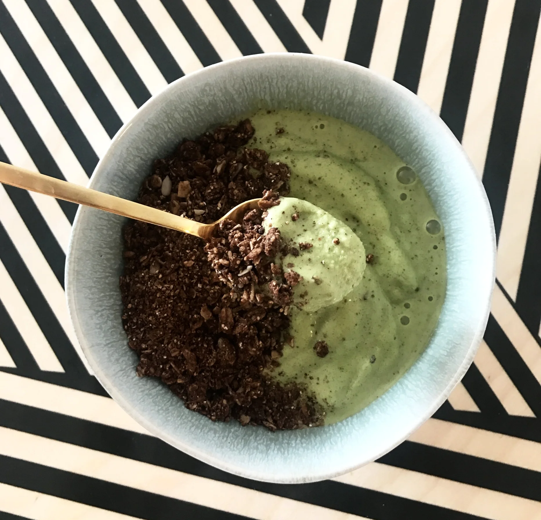 Simple Kale Smoothie Bowl