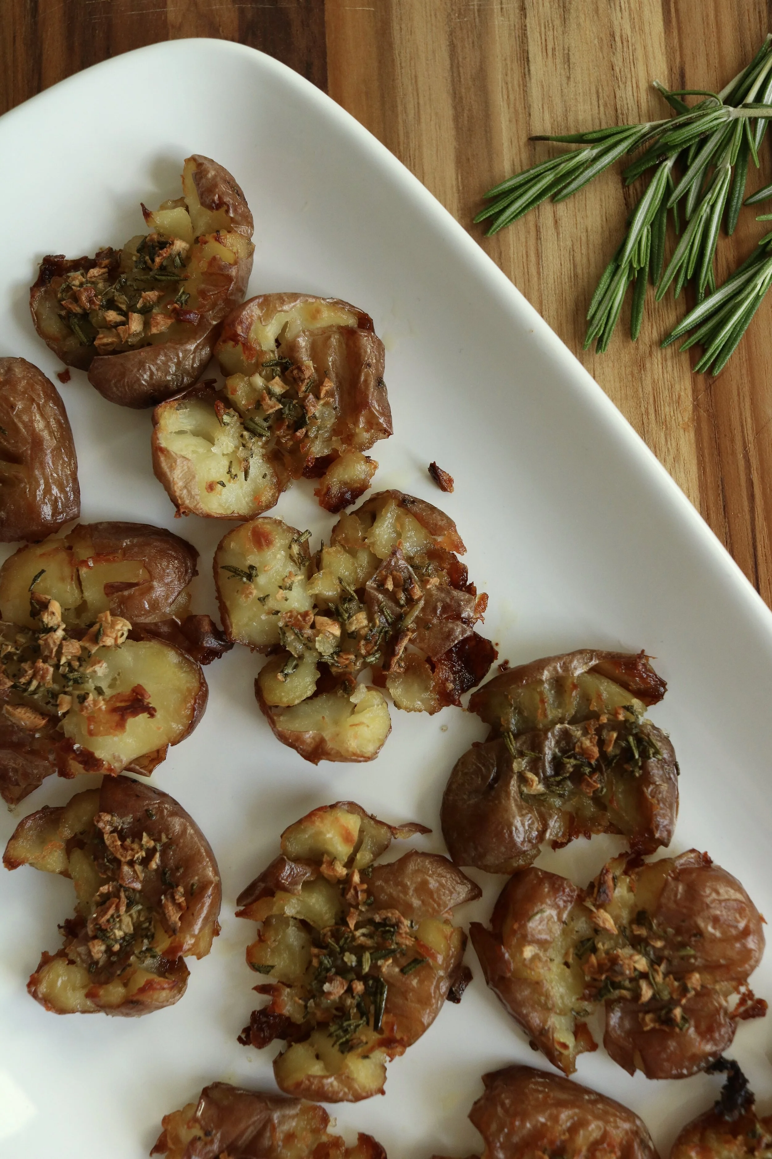 Crispy Garlic and Rosemary Smashed Potatoes