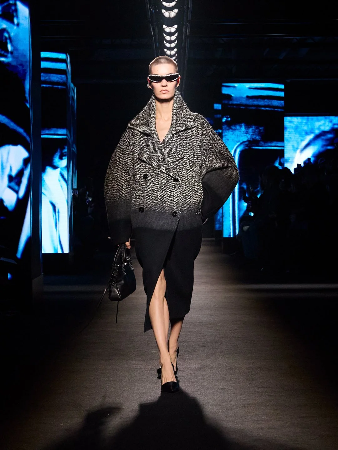 BALENCIAGA WINTER 26 COLLECTION LOOK 36 ISA.jpg