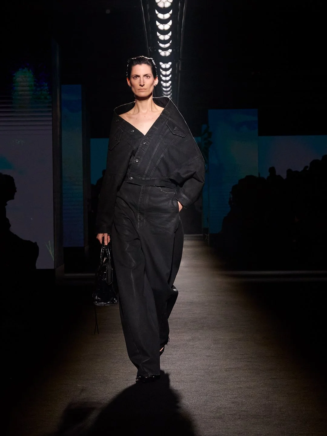 BALENCIAGA WINTER 26 COLLECTION LOOK 43 SILVIA.jpg