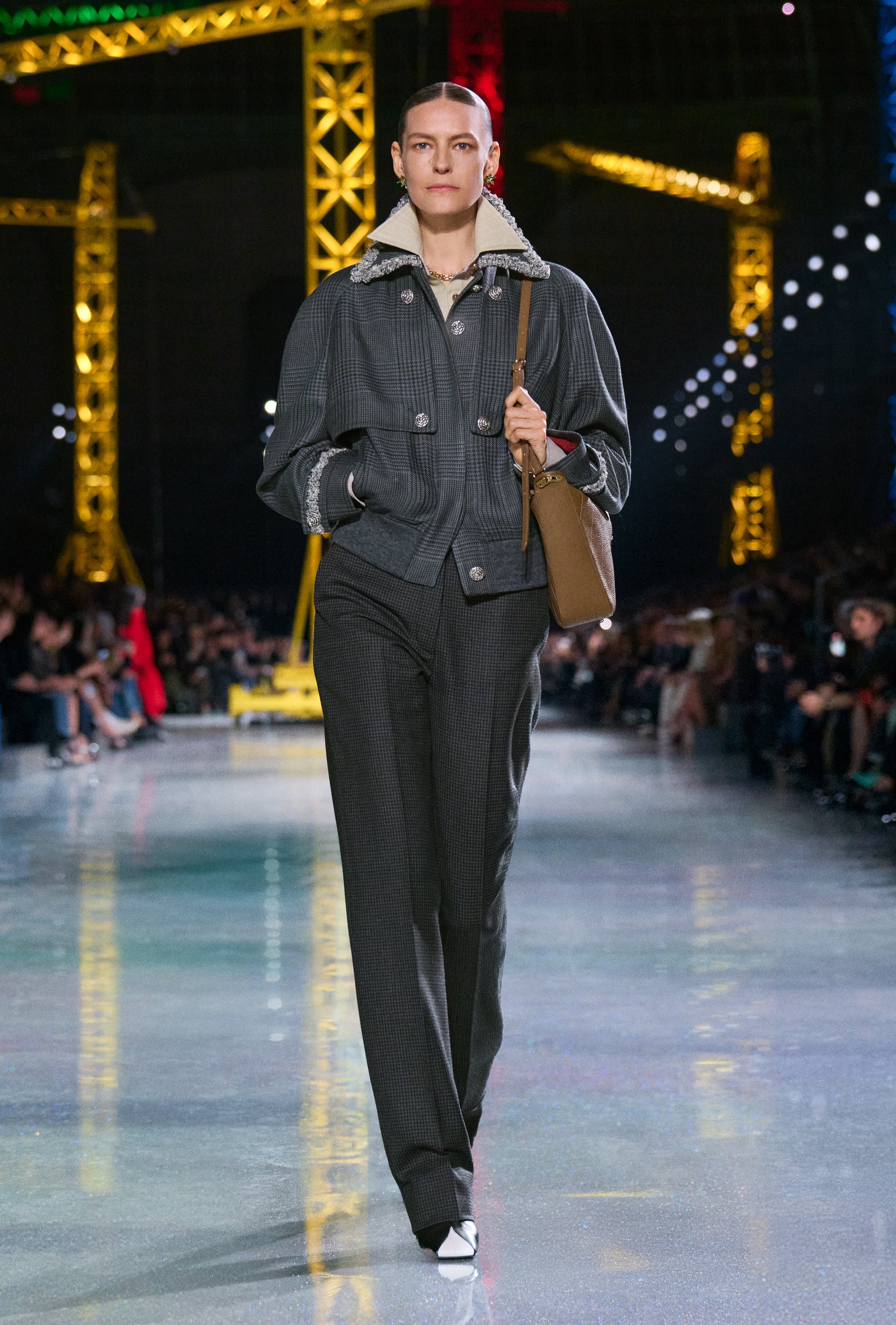  Look 16 