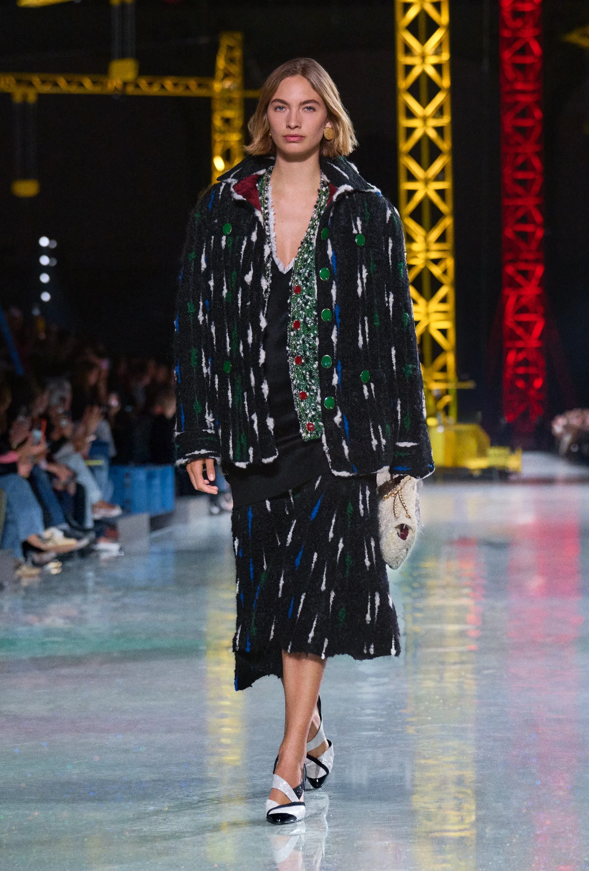  Look 56 