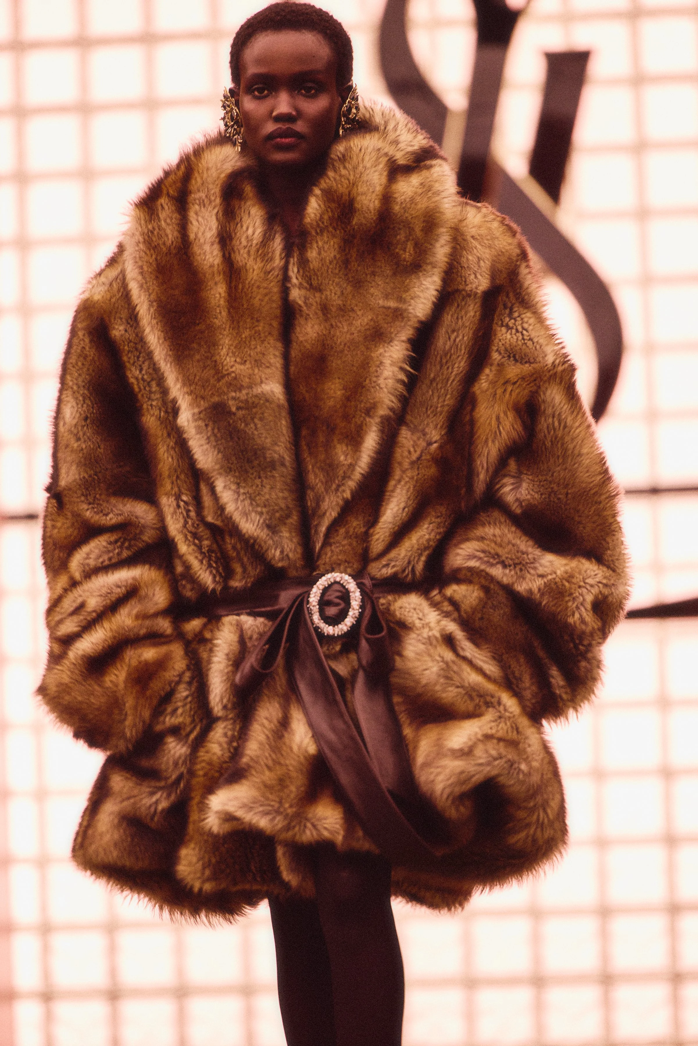 SAINT LAURENT_WINTER26_SHOW_AMBIANCE_02_15_HR.jpg