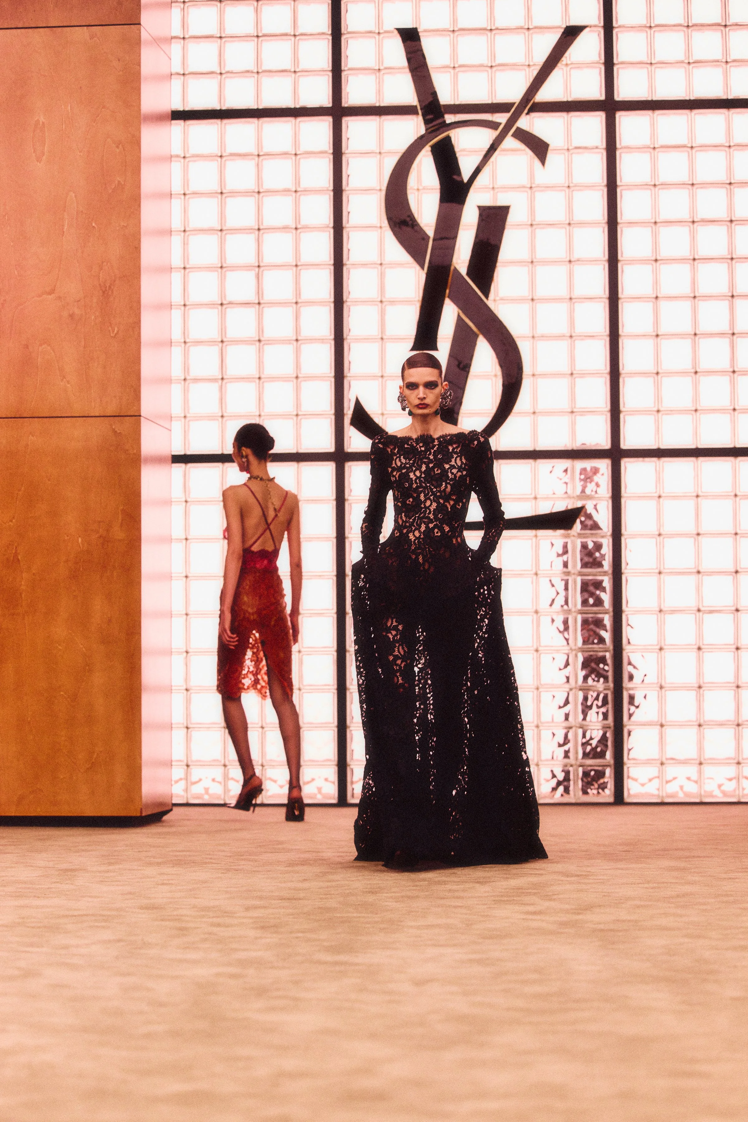 SAINT LAURENT_WINTER26_SHOW_AMBIANCE_02_20_HR.jpg