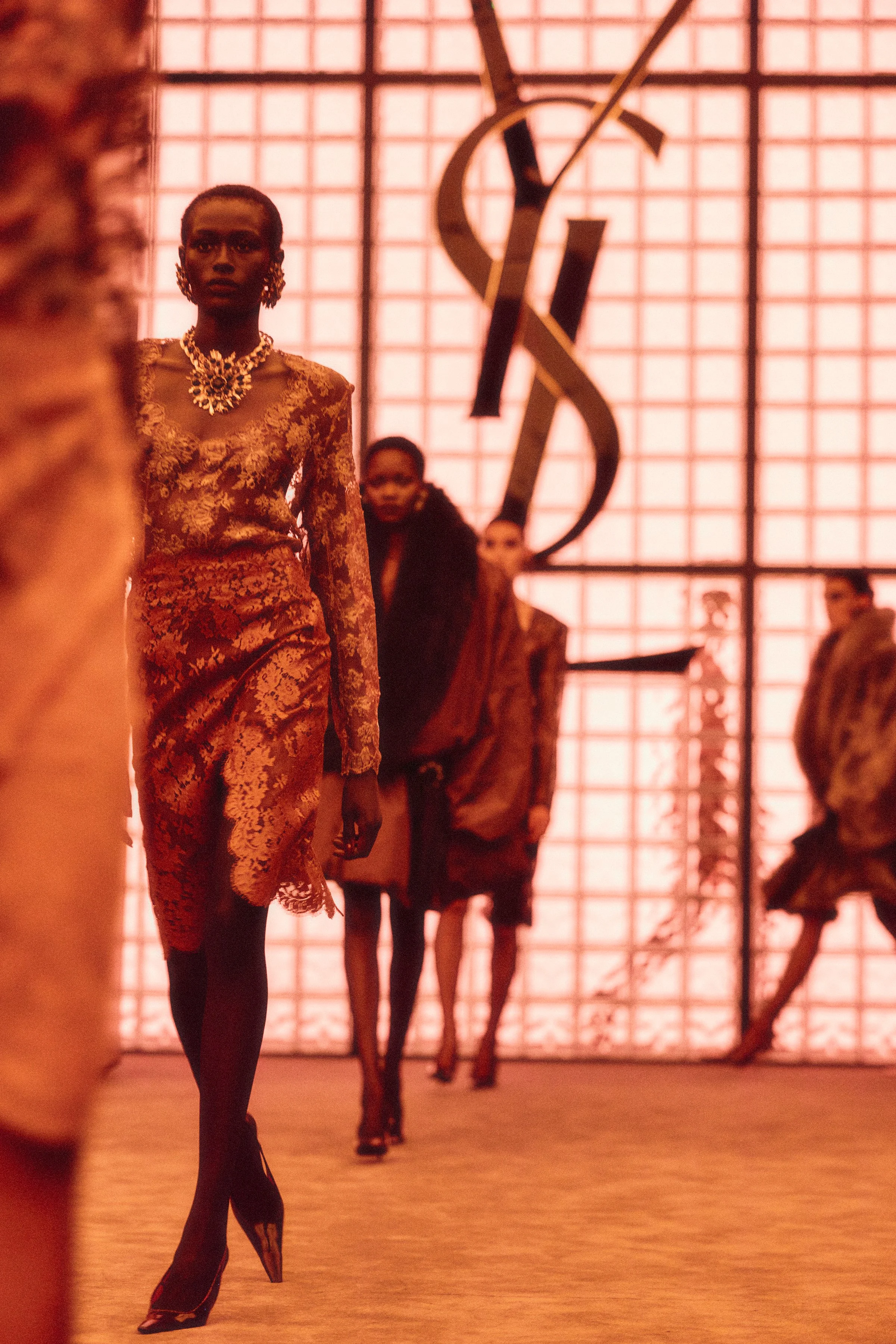 SAINT LAURENT_WINTER26_SHOW_AMBIANCE_02_24_HR.jpg