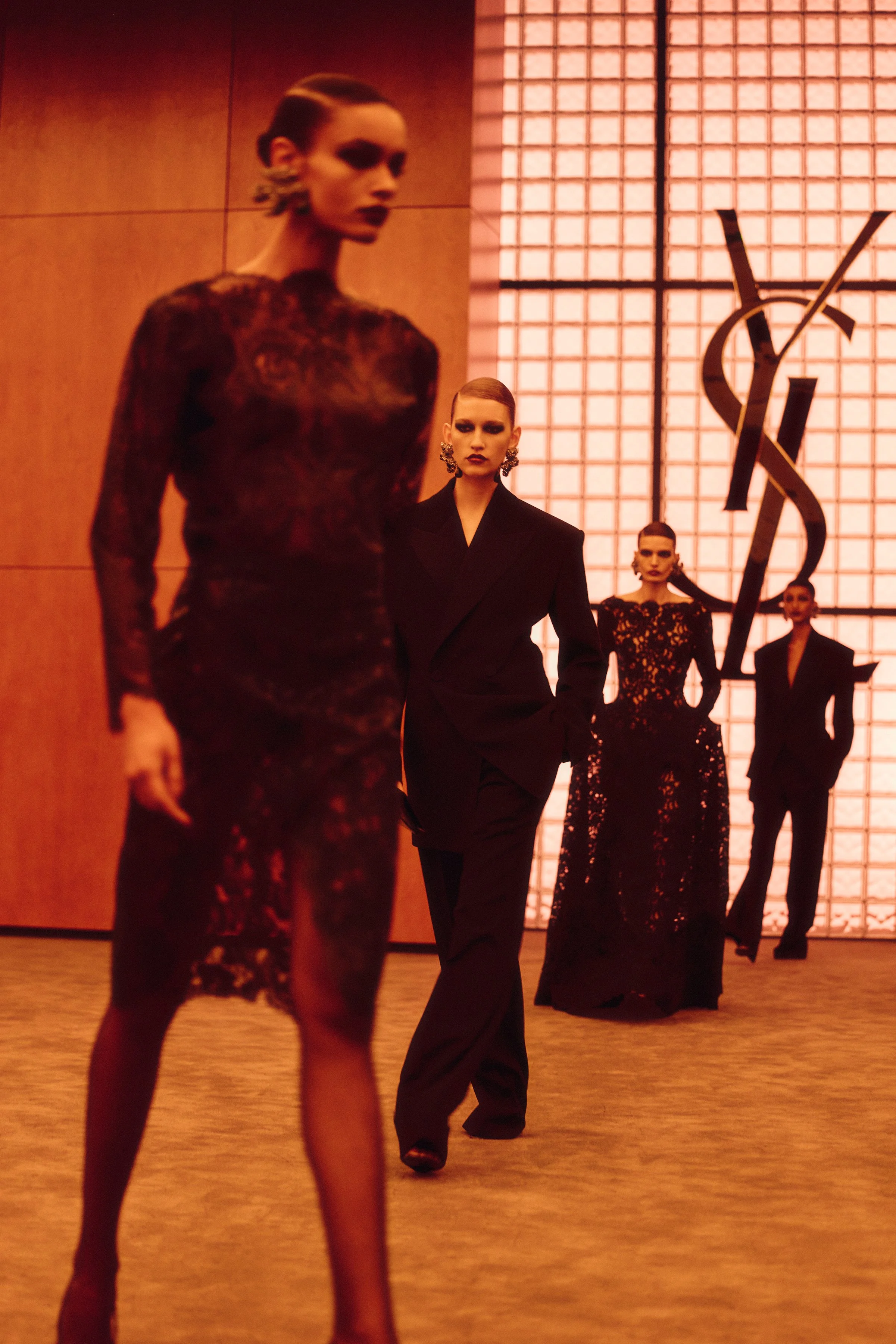 SAINT LAURENT_WINTER26_SHOW_AMBIANCE_02_27_HR.jpg