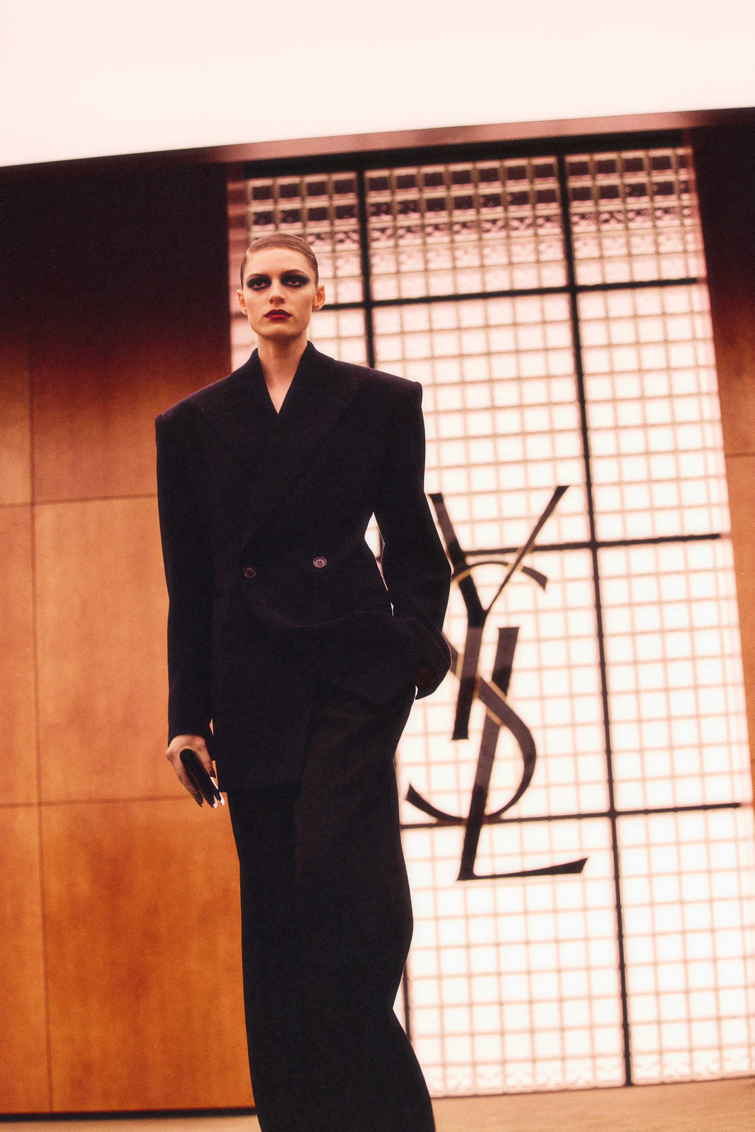 SAINT LAURENT_WINTER26_SHOW_AMBIANCE_02_38_HR.jpg