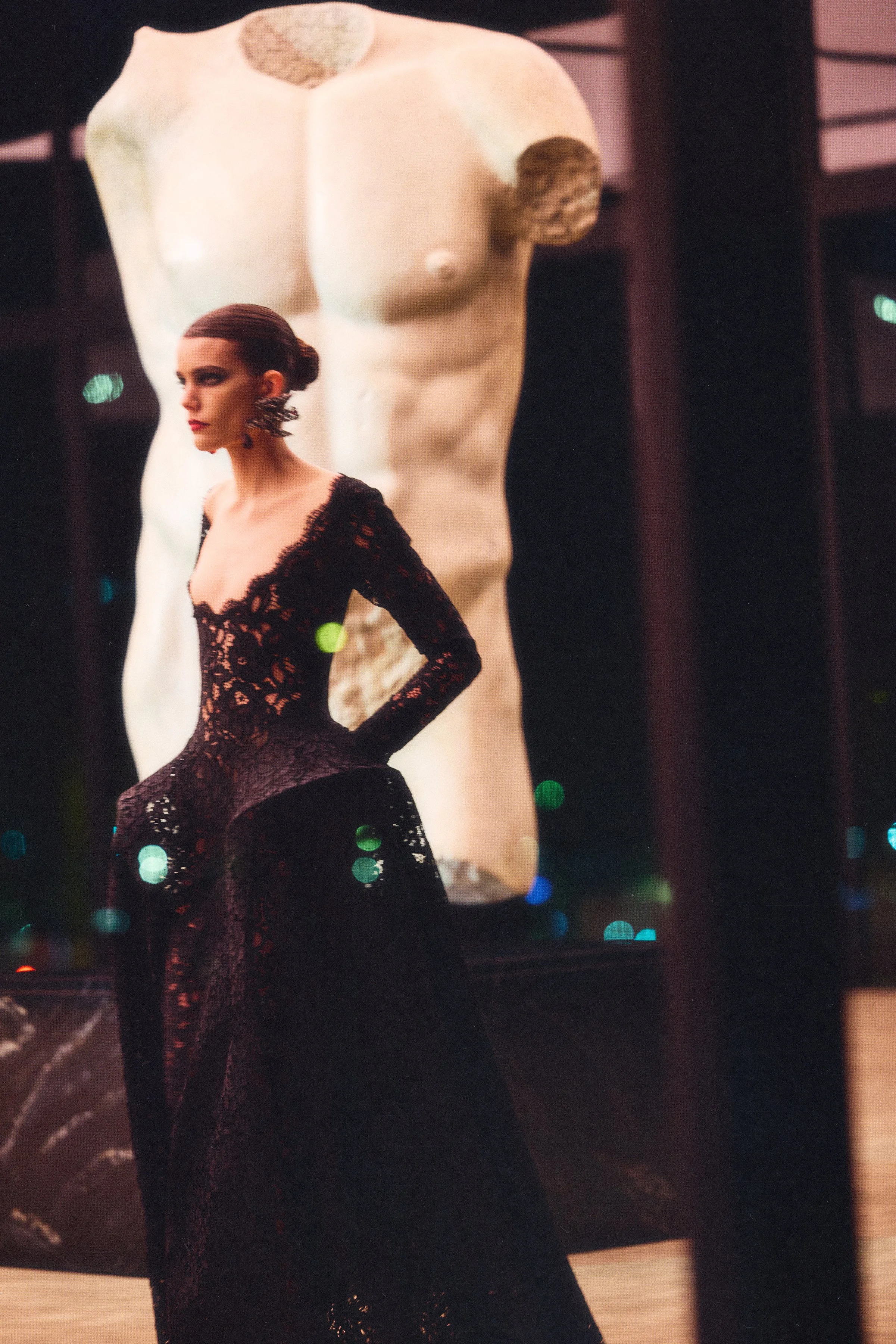 SAINT LAURENT_WINTER26_SHOW_AMBIANCE_02_03_HR.jpg