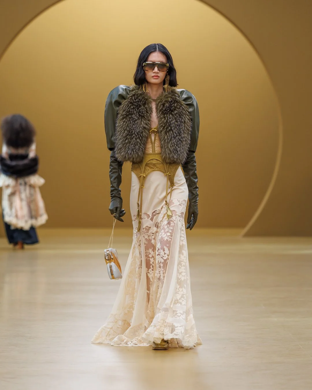 Look 33 