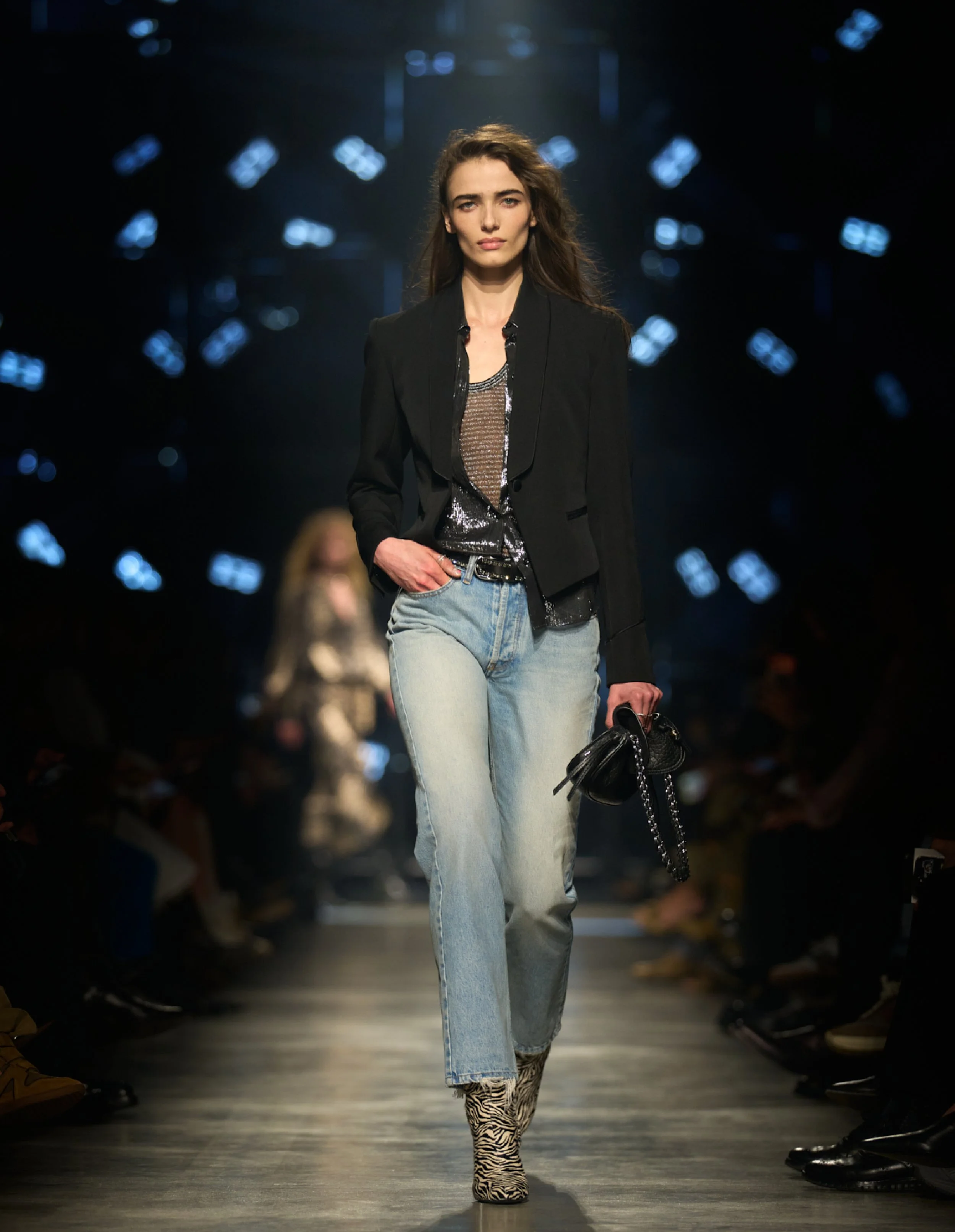 Look 32 