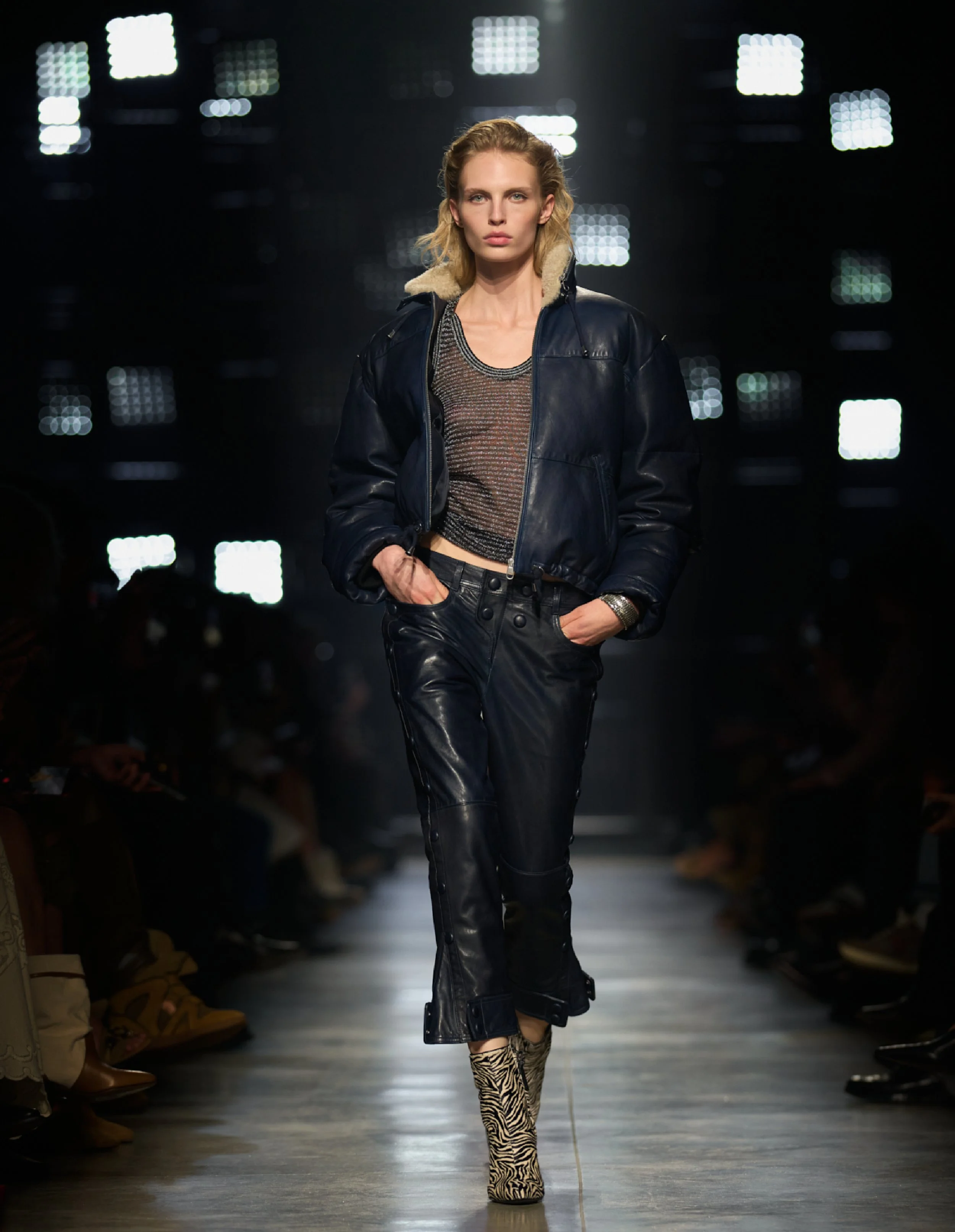 Look 38 