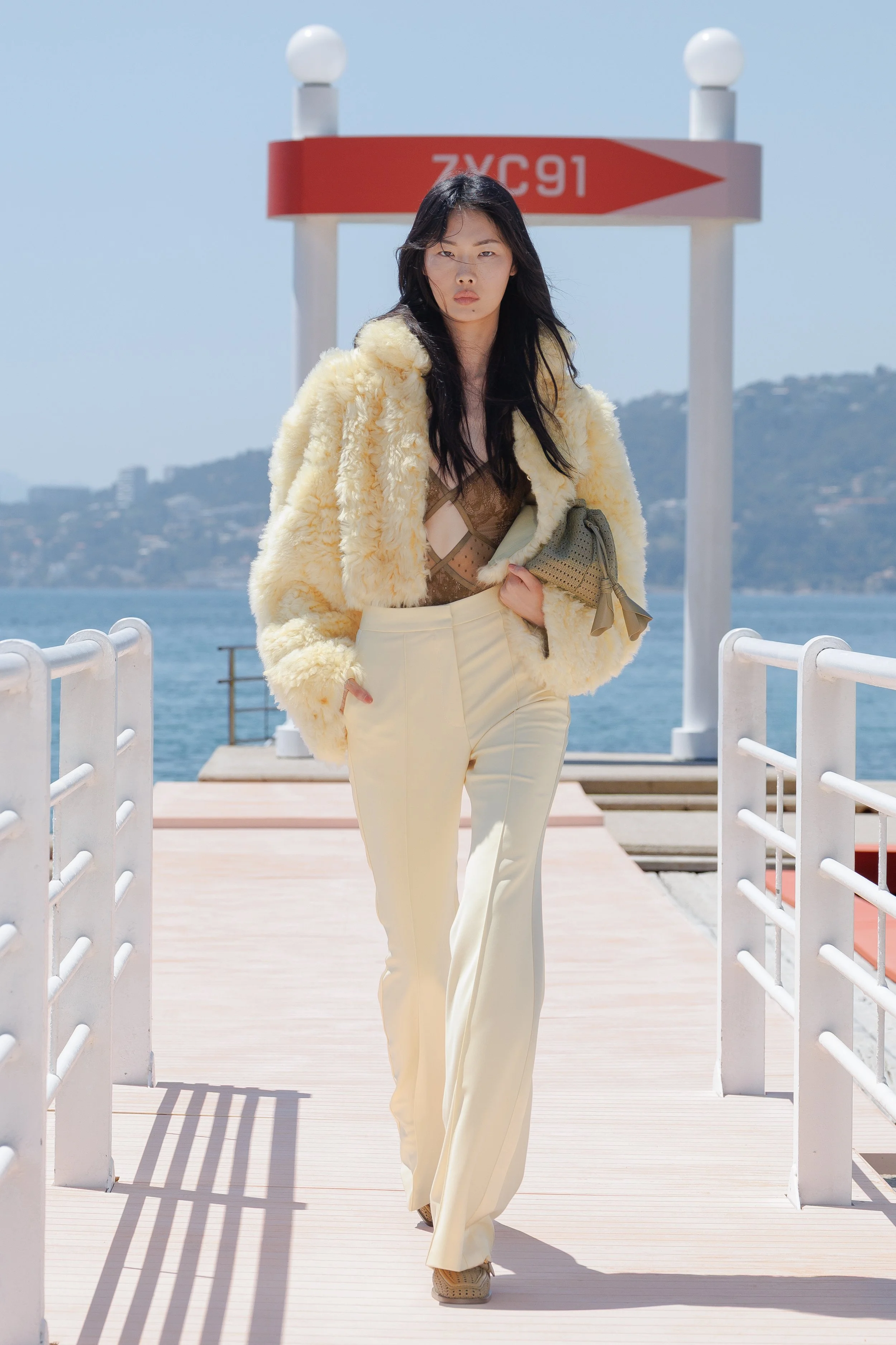  Look 29 