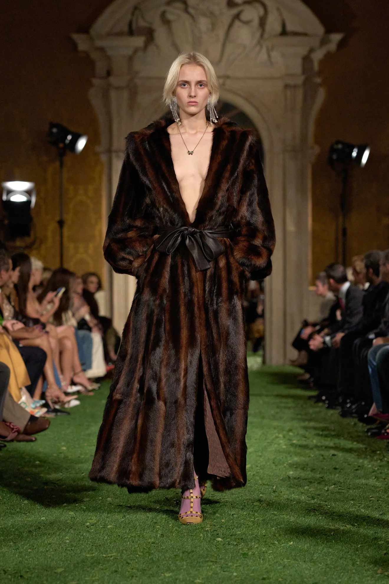  Look 01 