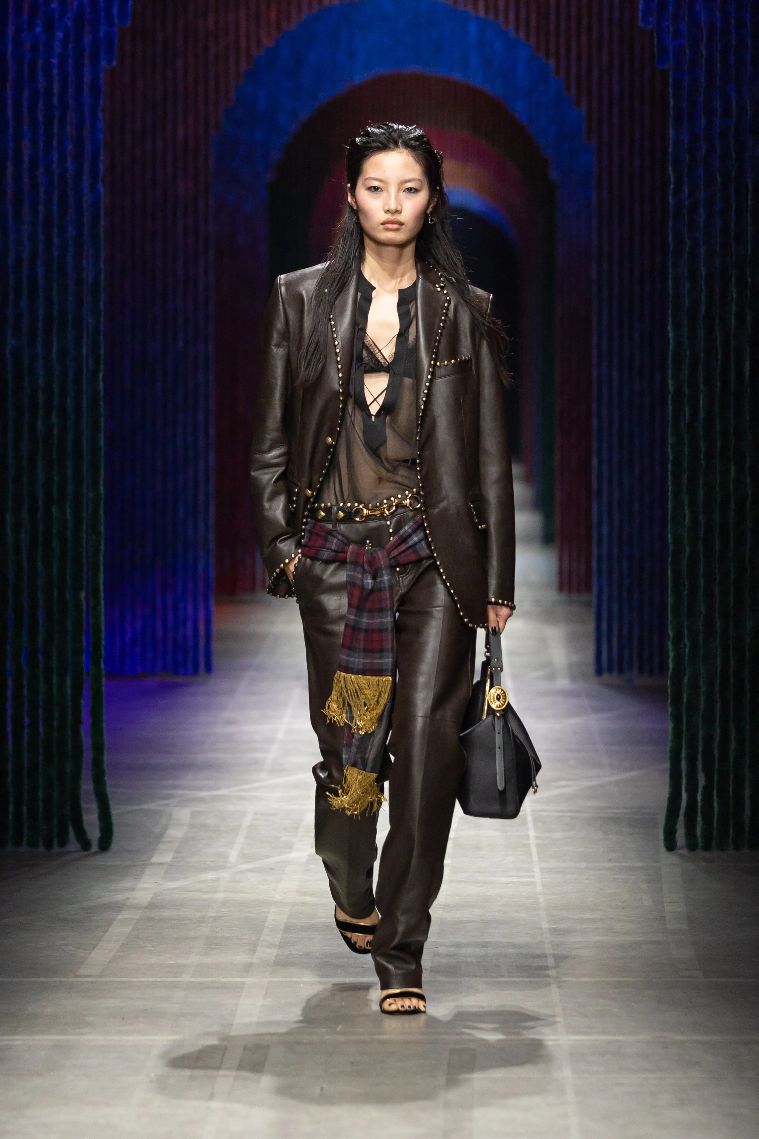  Look 02 