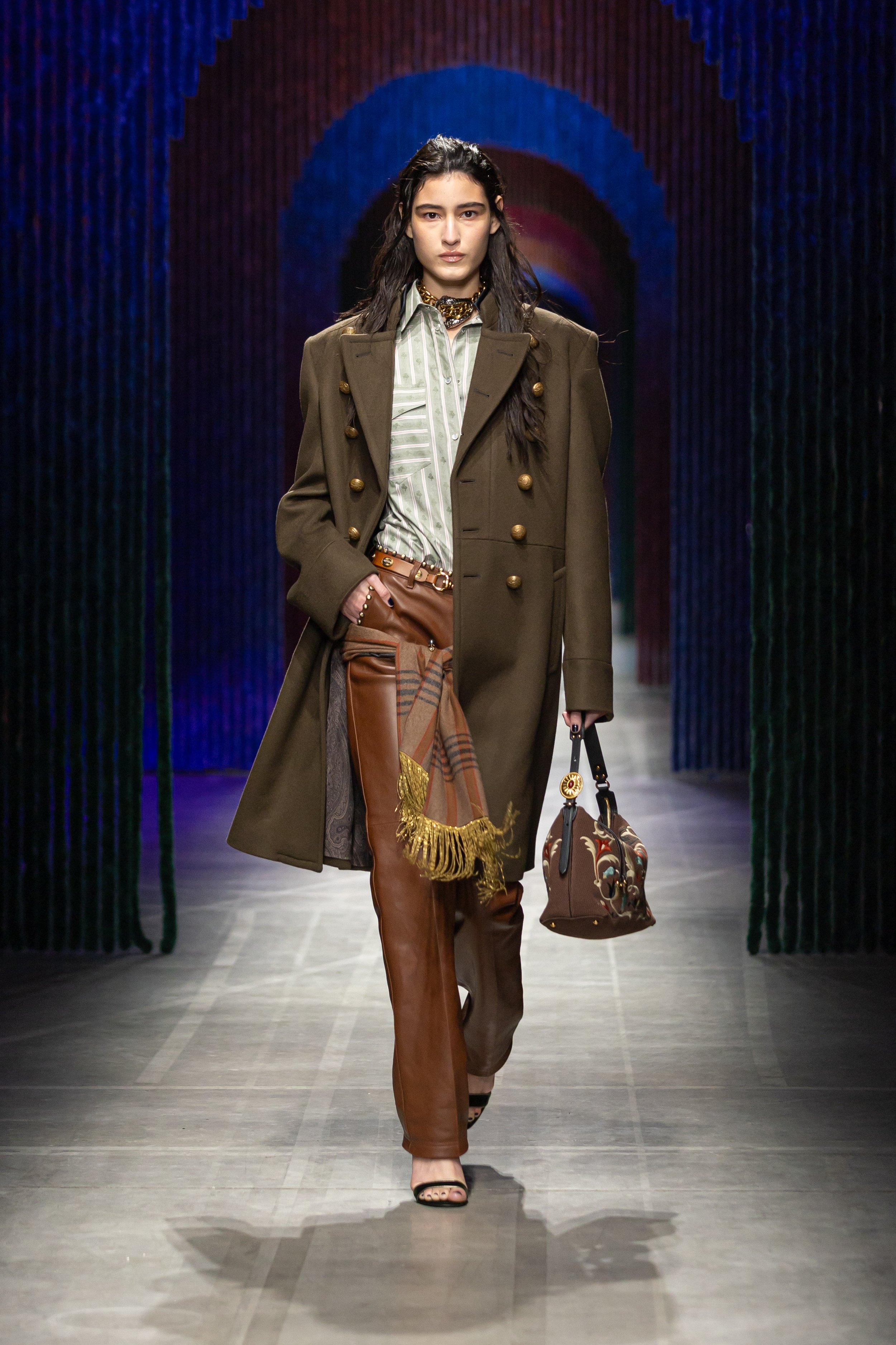  Look 01 