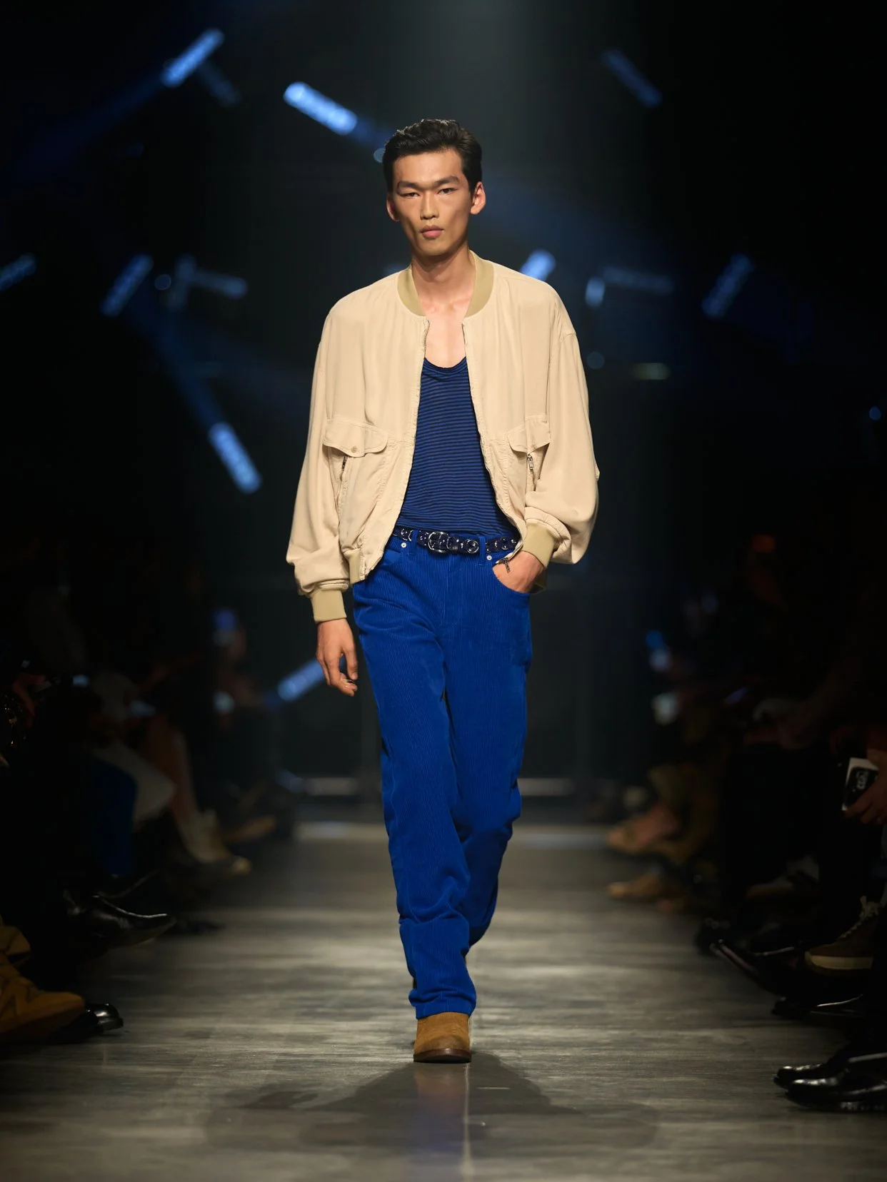  Look 38 