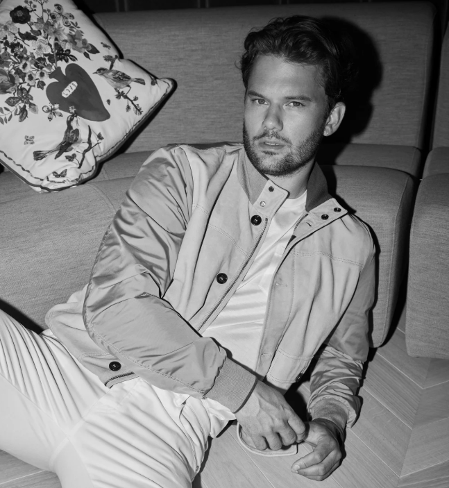 Jeremy Irvine.png