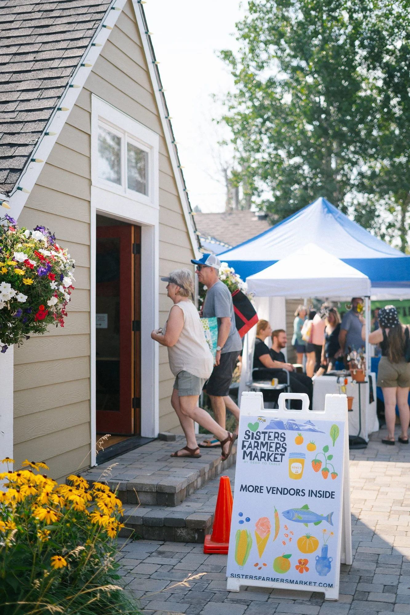 seed-to-table-oregon-sisters-farmers-market-2026-OZ-202-SFM-signage.jpg