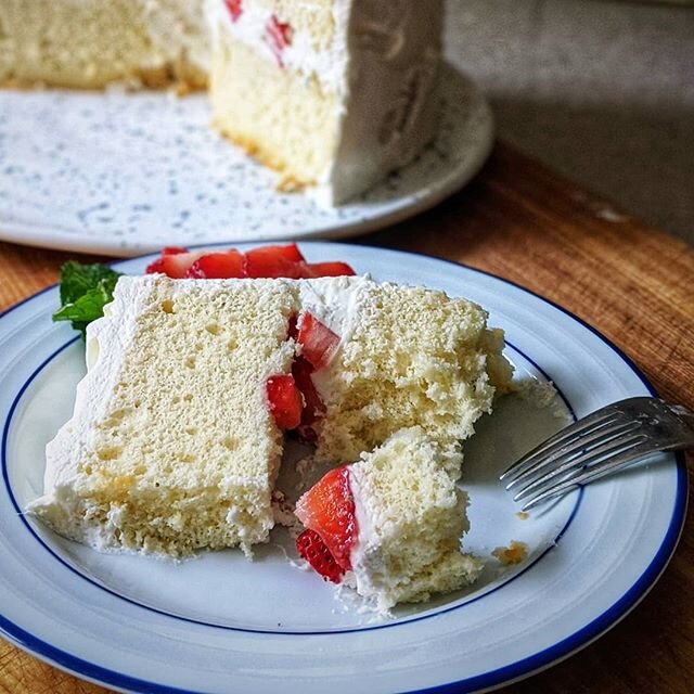 As promised, the recipe for this Strawberry and Cream Chiffon Cake is now up on the blog! Light, airy, and perfect for the warmer weather. Each bite is a delight! 🍰 🍓 #beneaththecrust #chiffoncake #strawberriesandcream