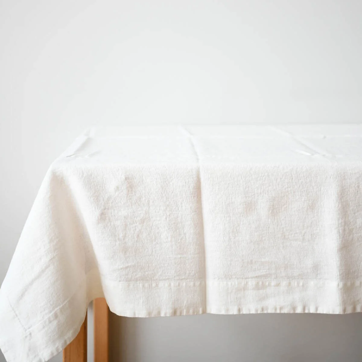 LINEN-TABLECLOTH-WHITE-2.jpg