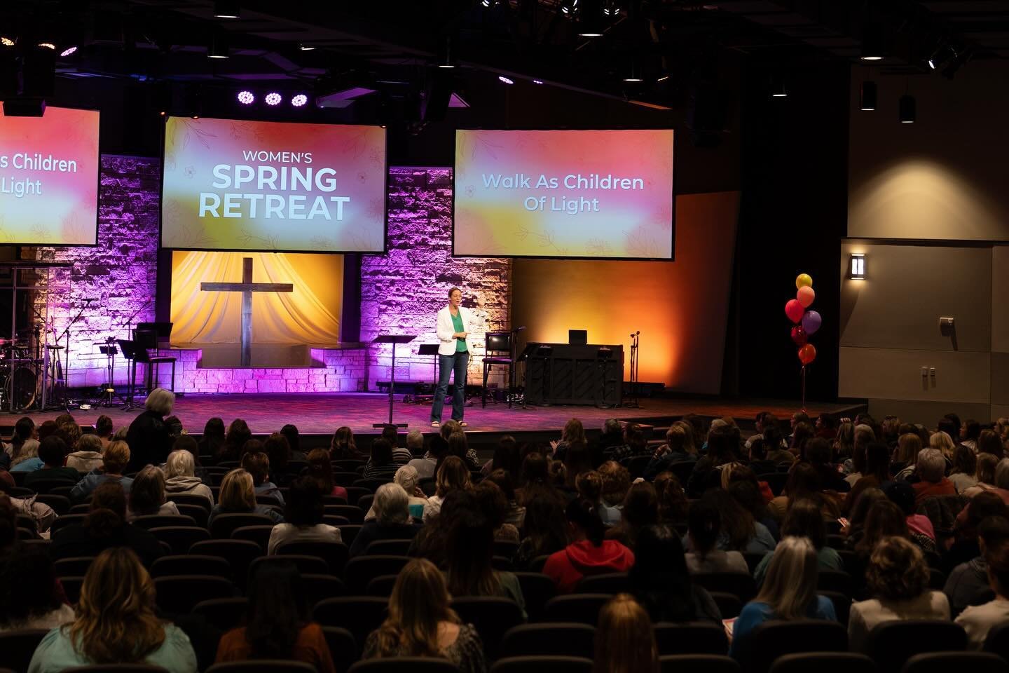 So refreshed! The women of @coramdeobiblechurch clearly love the Word of God and they clearly love one another. Gathering with women around the Scriptures is my fave. They were the best hosts! Heading home with a full heart. 🙌✝️✈️