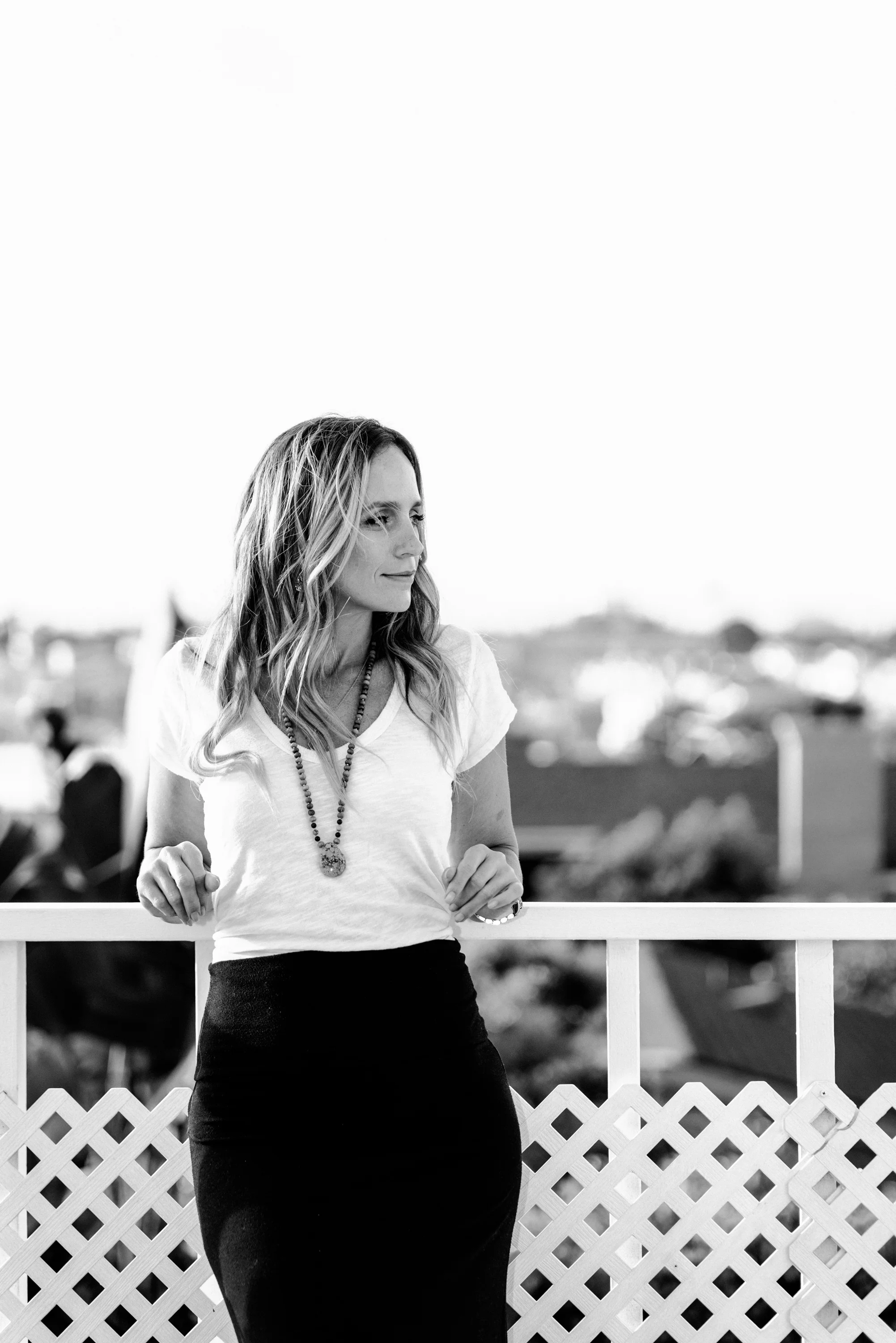 blackandwhiteimageofwomangazing