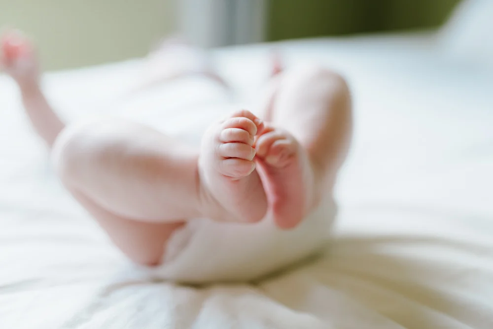 baby wiggling feet