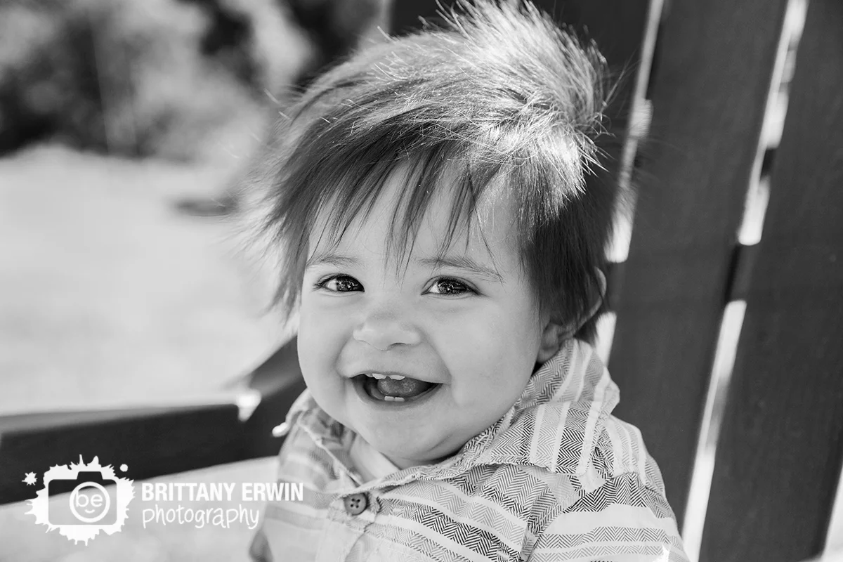Indianapolis-first-birthday-baby-boy-portrait-photographer-smiling-chair.jpg