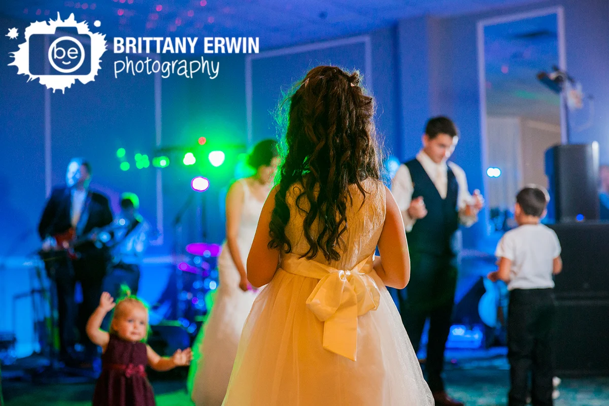Indianapolis-wedding-reception-photographer-dancing-children-live-band.jpg