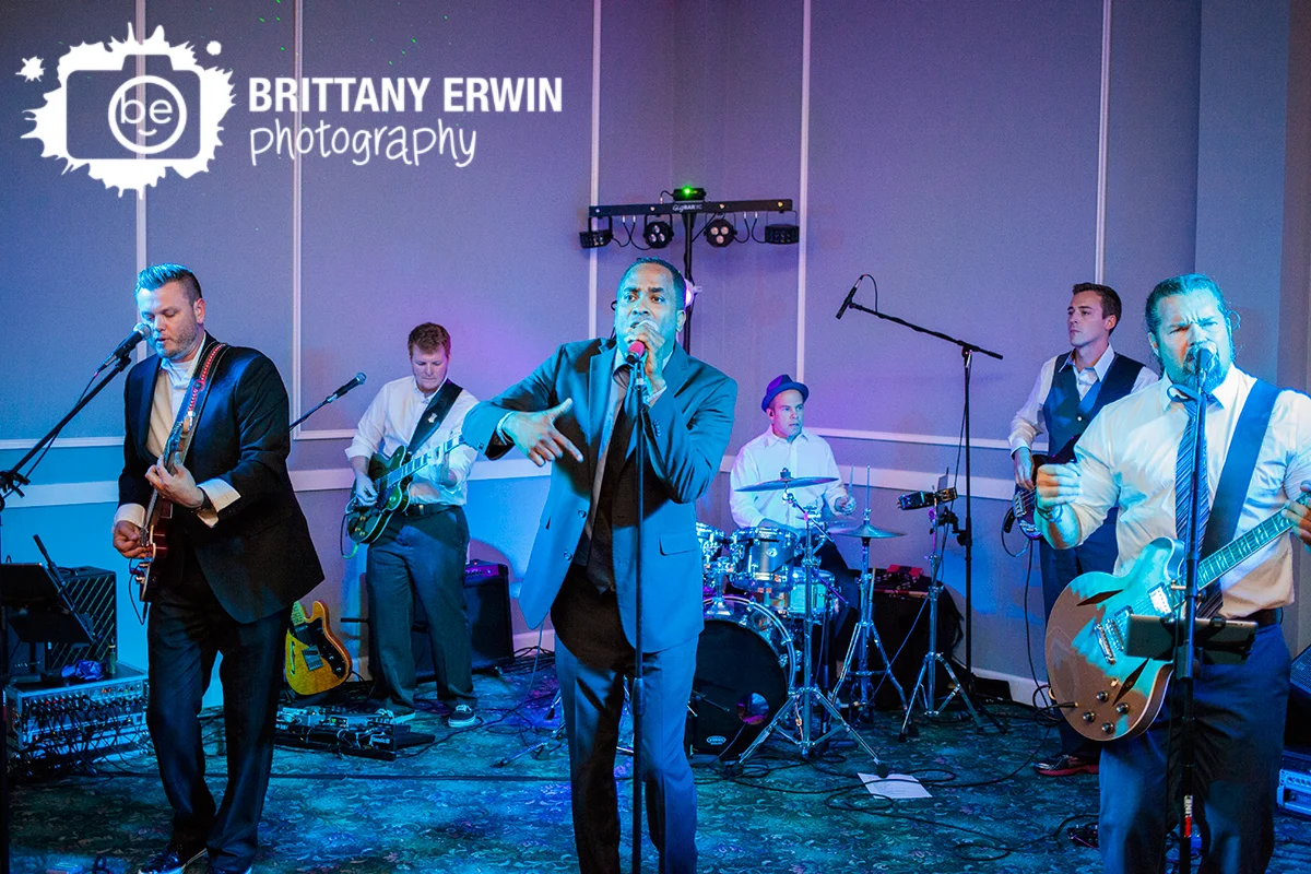 Indianapolis-wedding-reception-photographer-live-band-at-the-palms.jpg