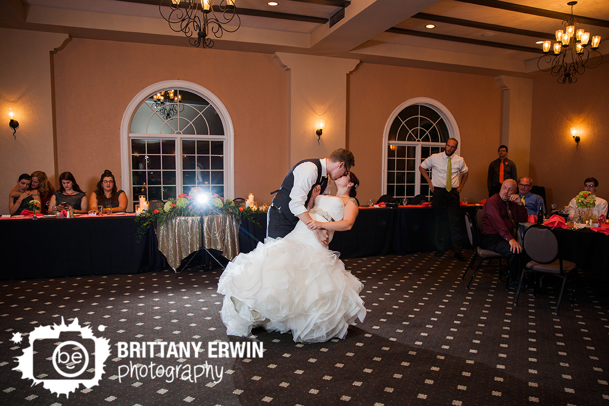 Indianapolis-wedding-reception-photographer-Hillcrest-Country-Club-first-dance.jpg