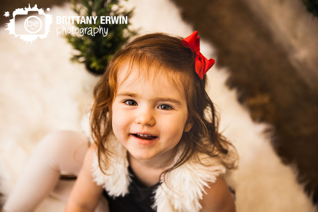 Indianapolis-portrait-studio-portrait-photographer-girl-red-hair-bow-christmas.jpg