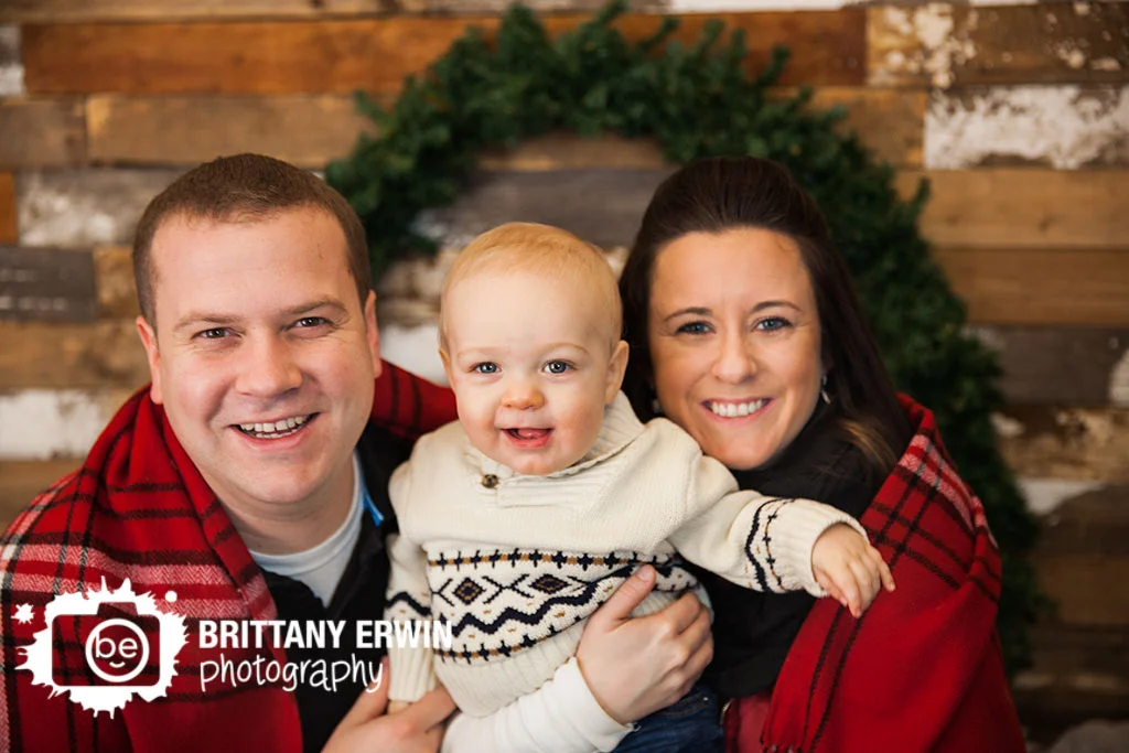 Indianapolis-studio-portrait-photographer-family-christmas-blanket.jpg