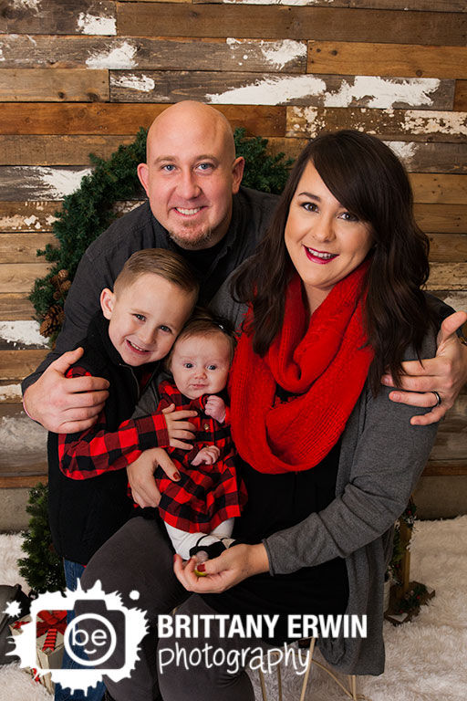 Indianapolis-christmas-mini-portrait-studio-photographer-family-baby-girl-red-plaid.jpg